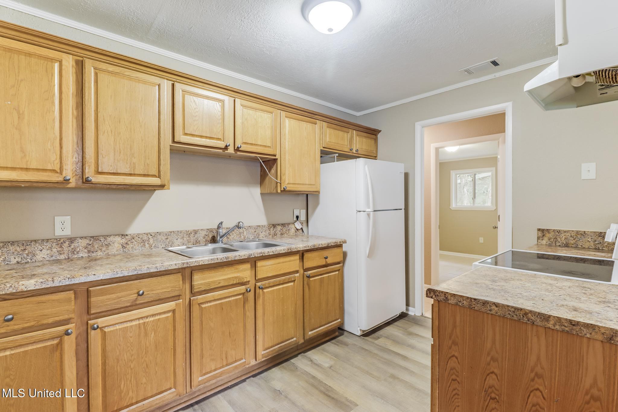 511 E Old Pass Road Property Photo 7