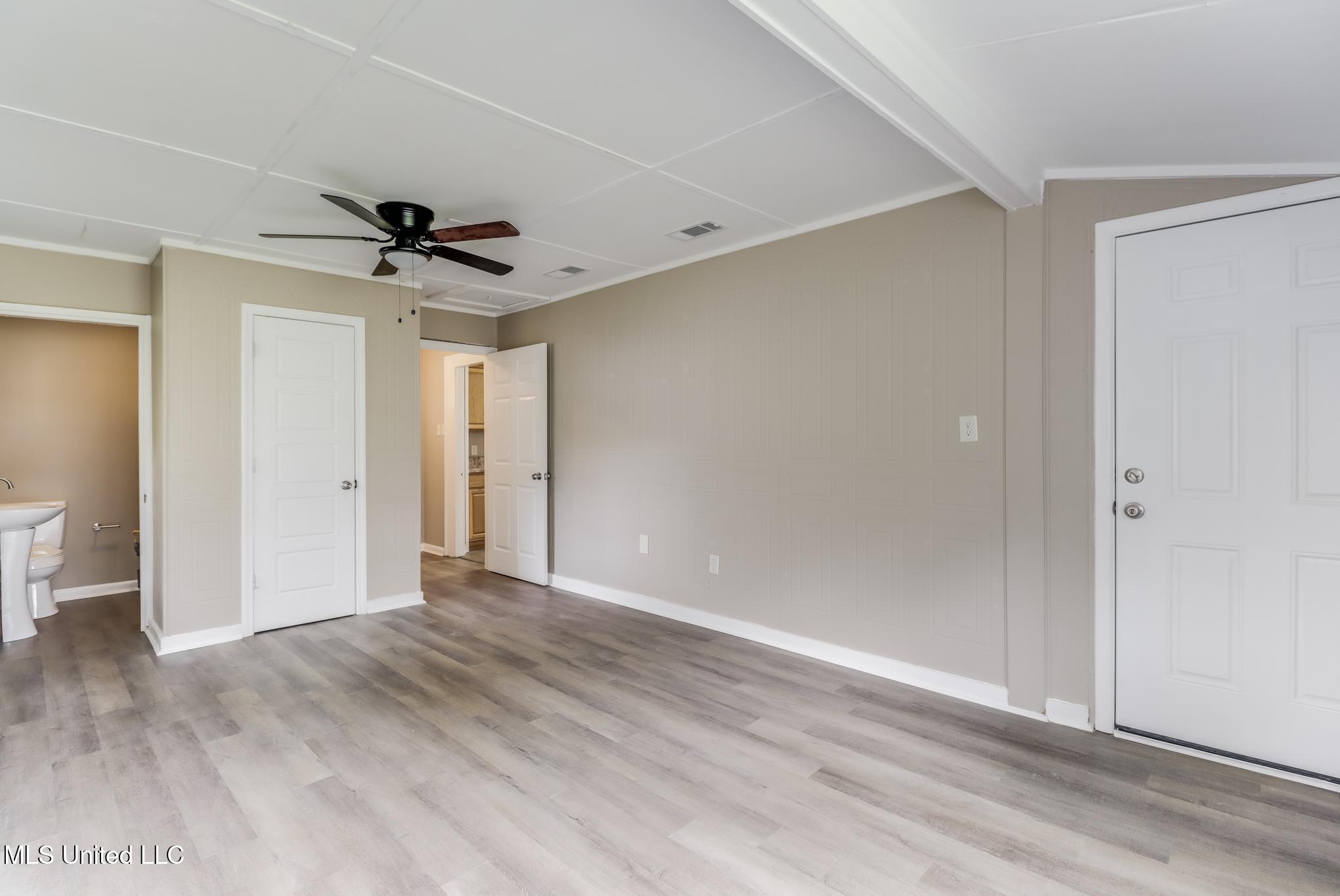 511 E Old Pass Road Property Photo 10