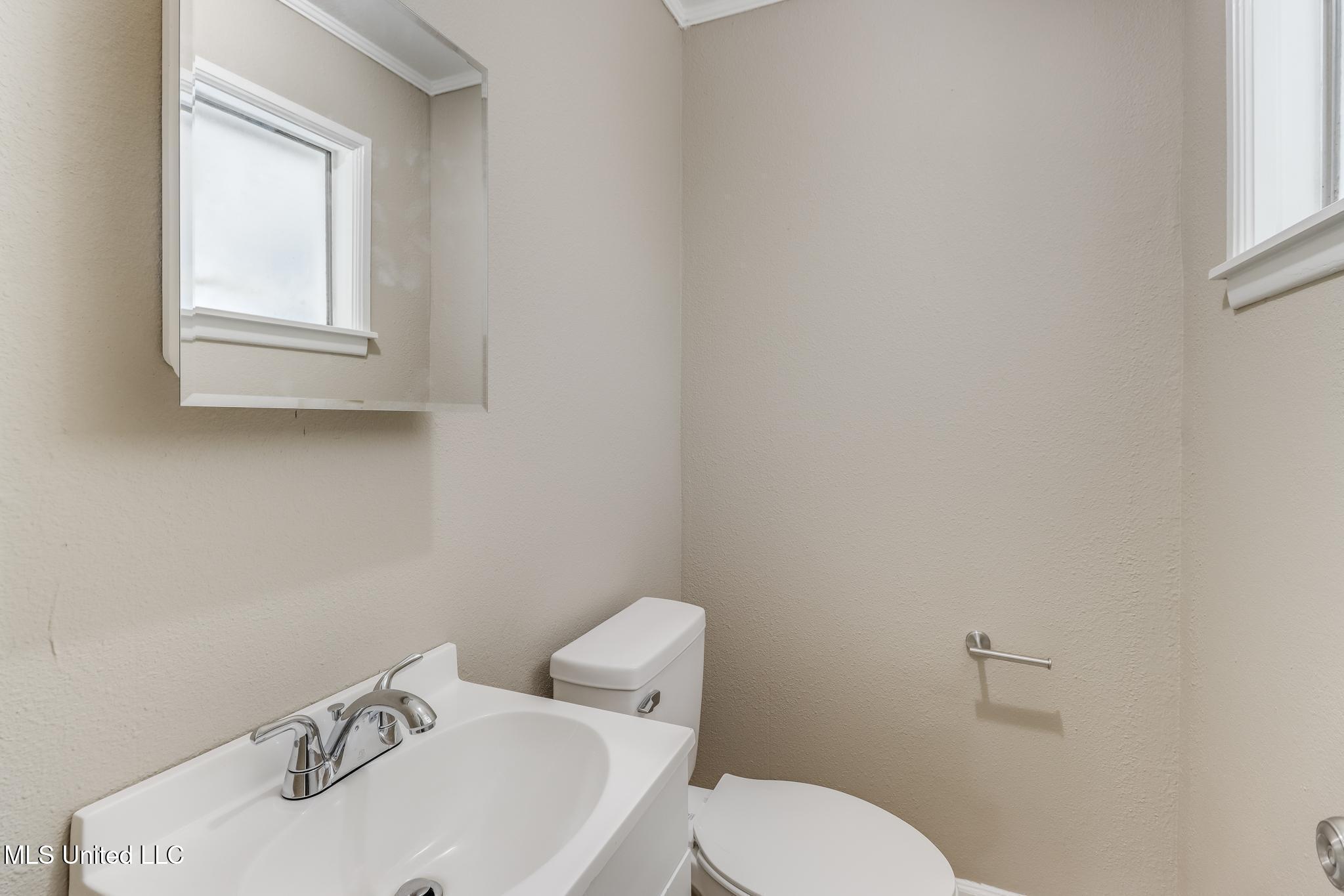 511 E Old Pass Road Property Photo 11