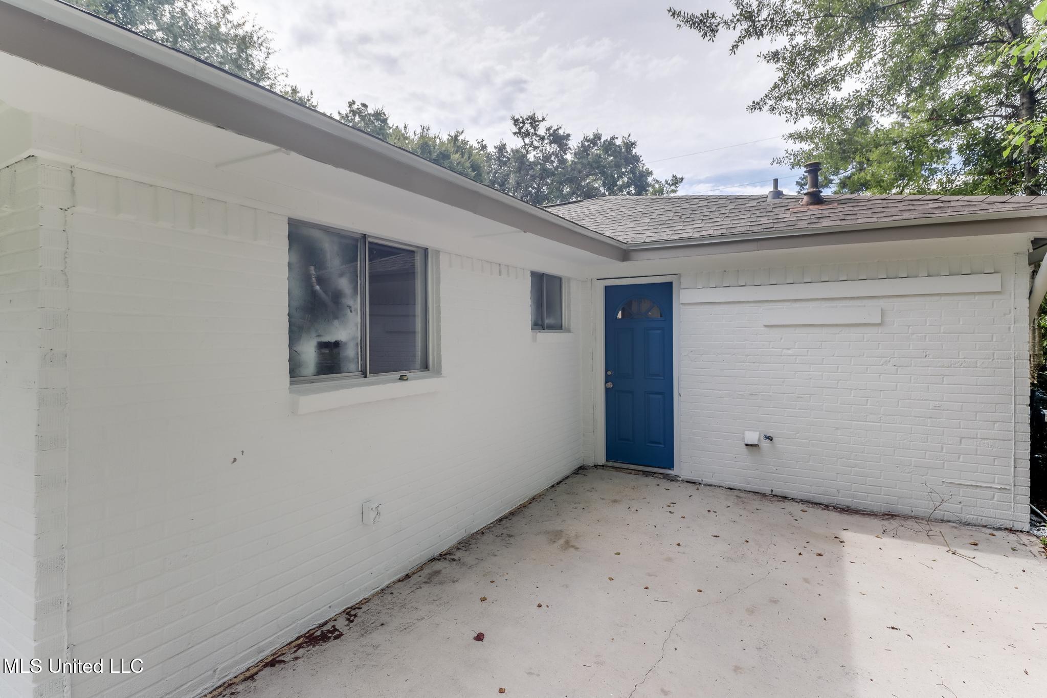 511 E Old Pass Road Property Photo 19