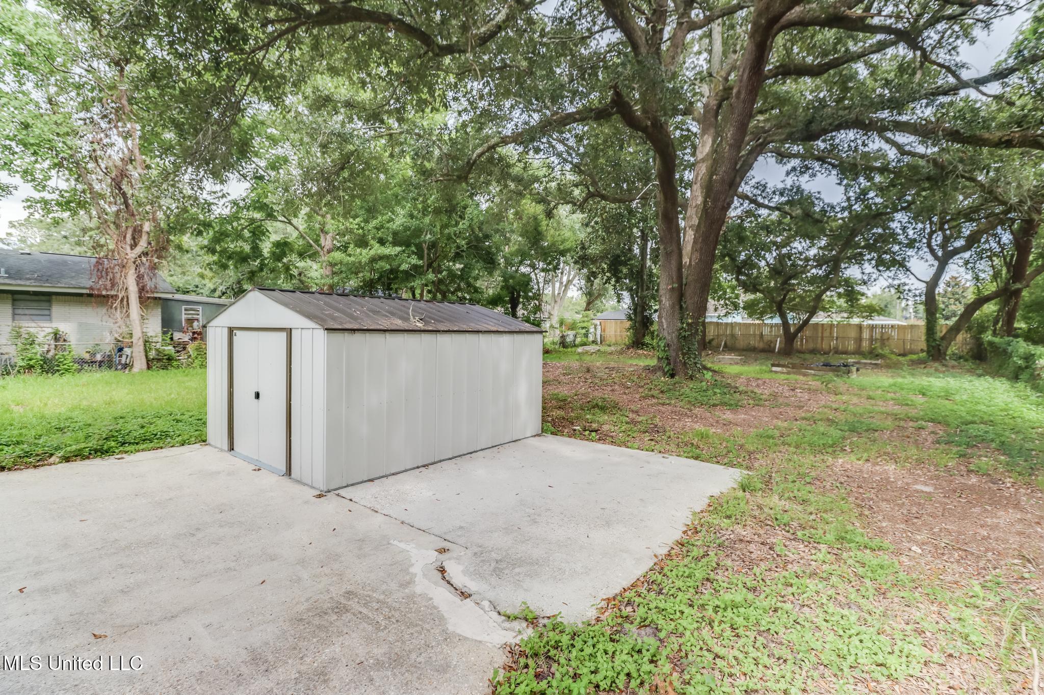 511 E Old Pass Road Property Photo 21