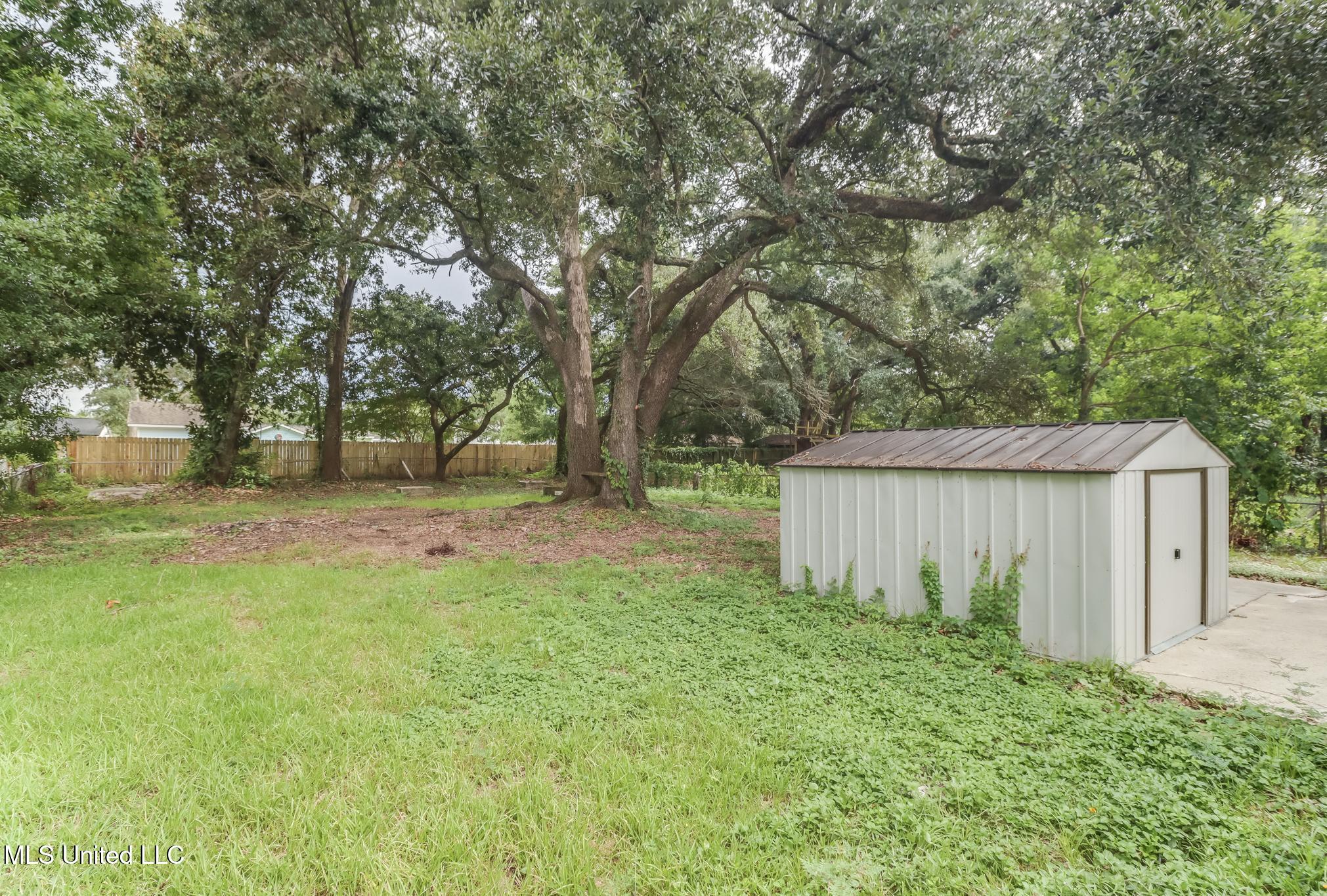 511 E Old Pass Road Property Photo 22