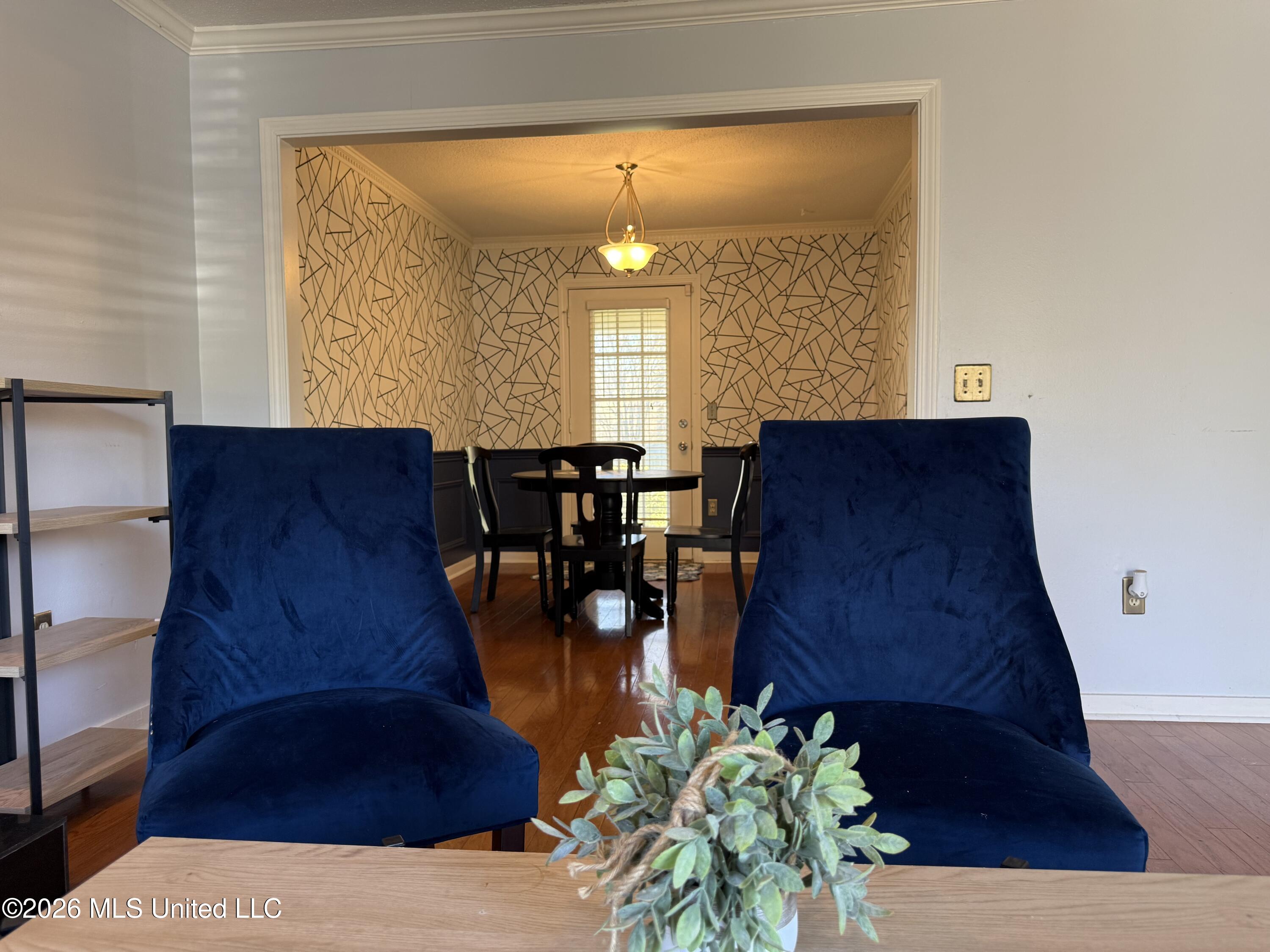 2443 River Oaks Boulevard Property Photo 4