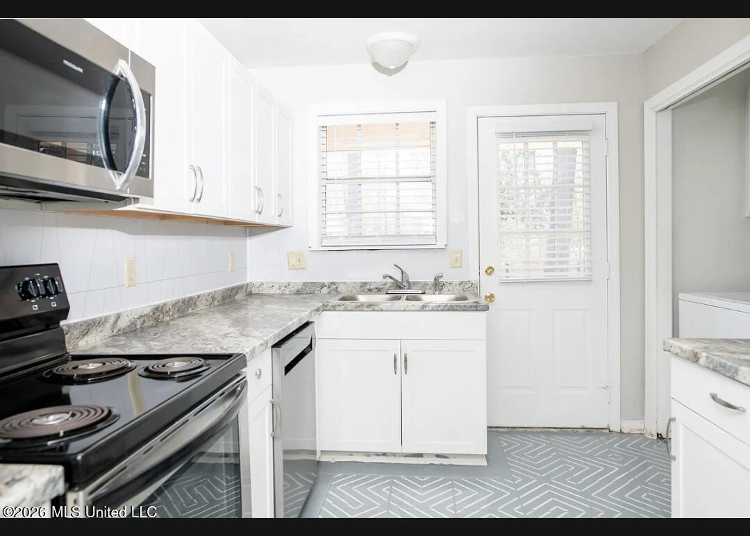 2443 River Oaks Boulevard Property Photo 5