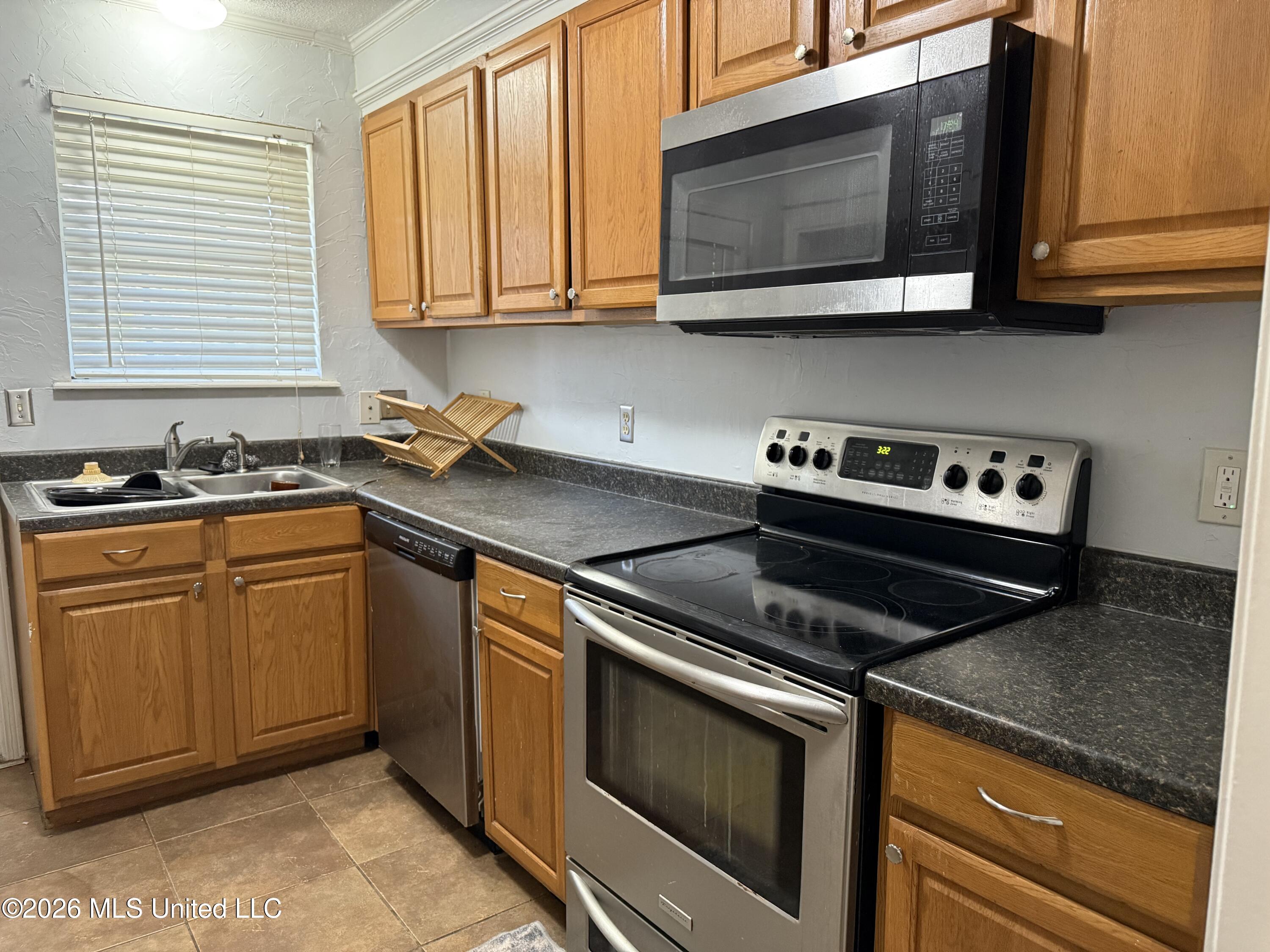 2443 River Oaks Boulevard Property Photo 8
