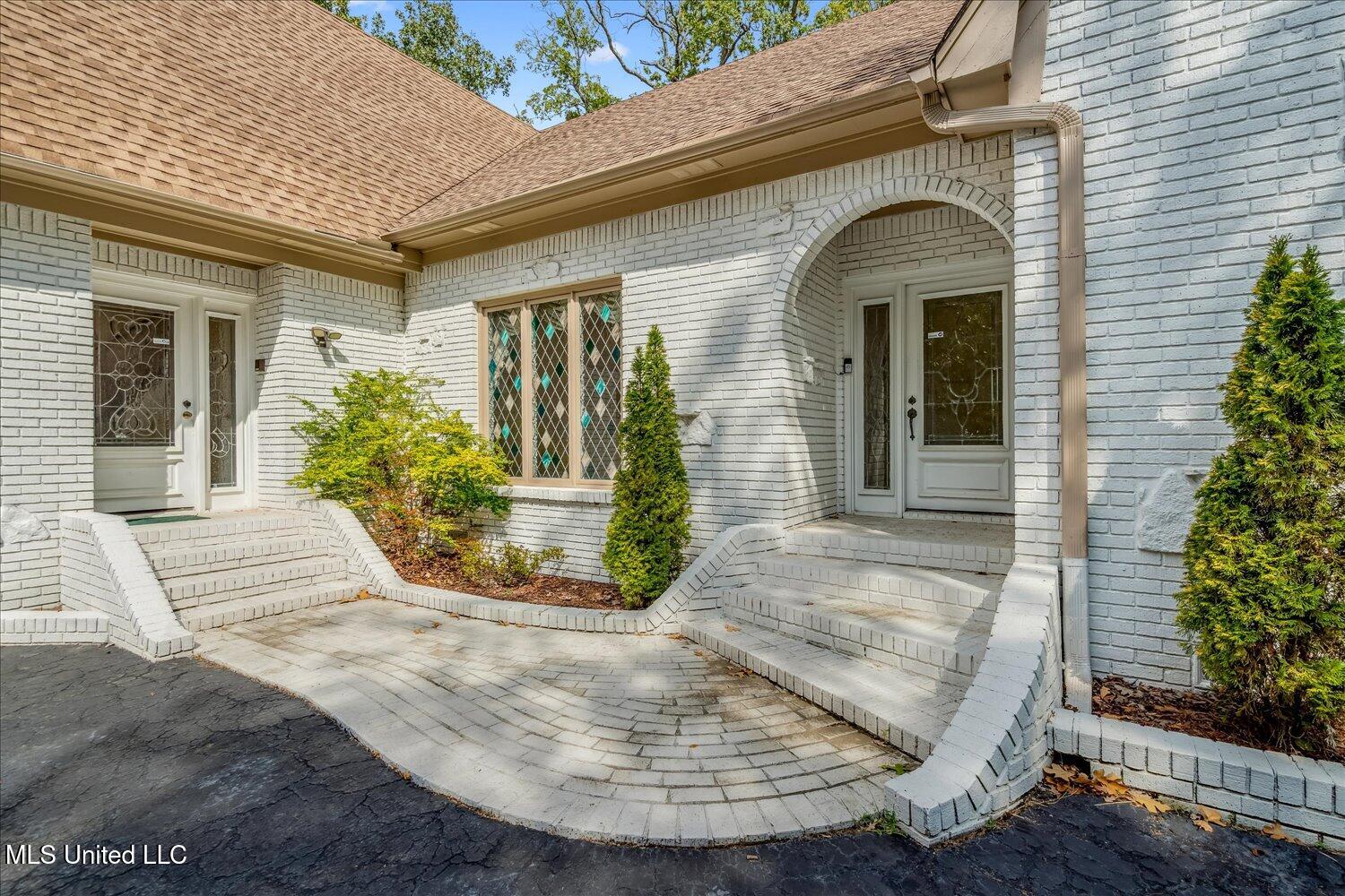 1590 Epping Forest Drive Property Photo 2