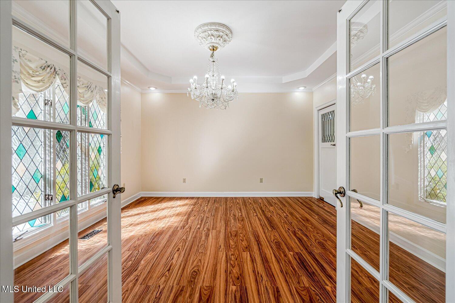 1590 Epping Forest Drive Property Photo 4