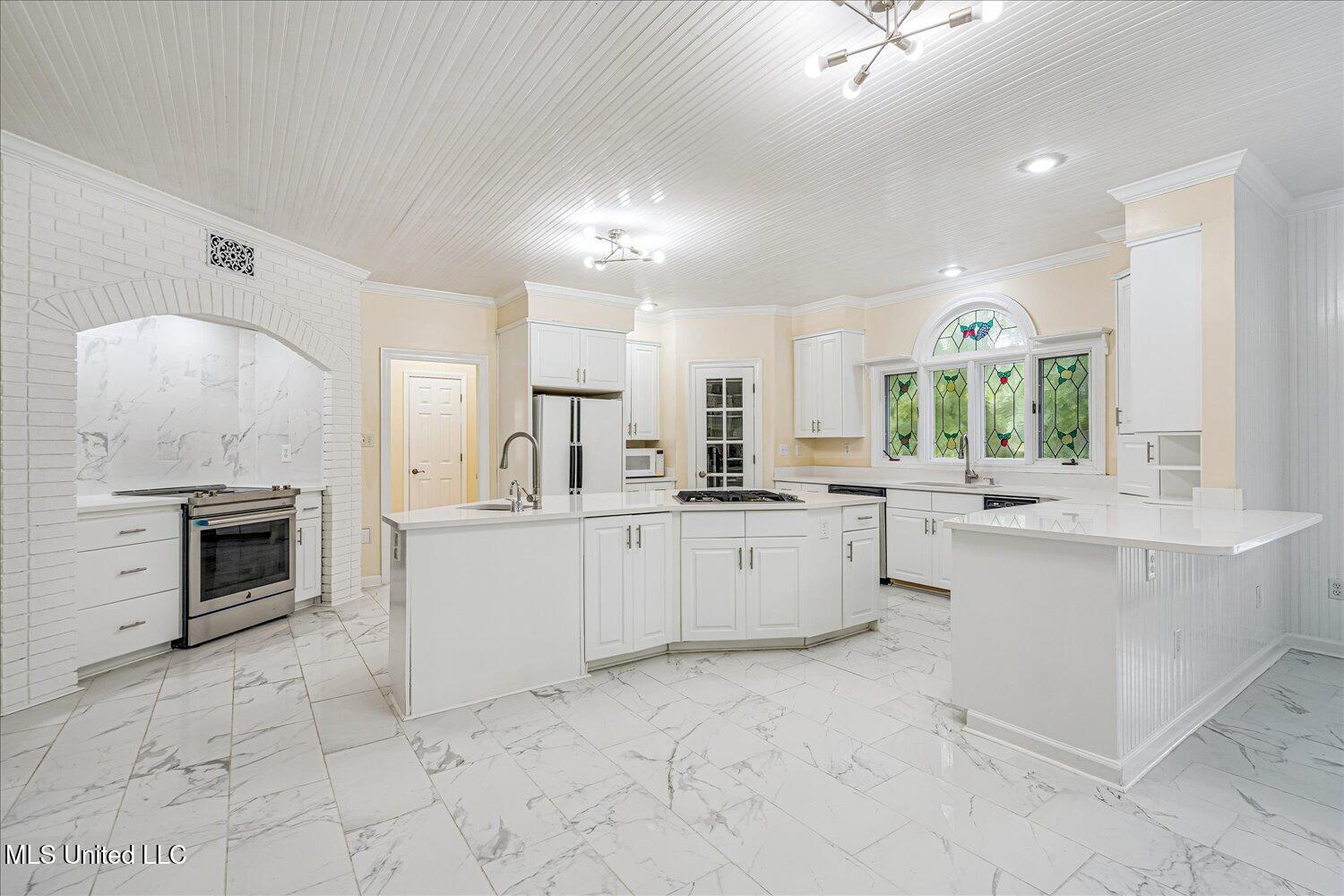 1590 Epping Forest Drive Property Photo 6