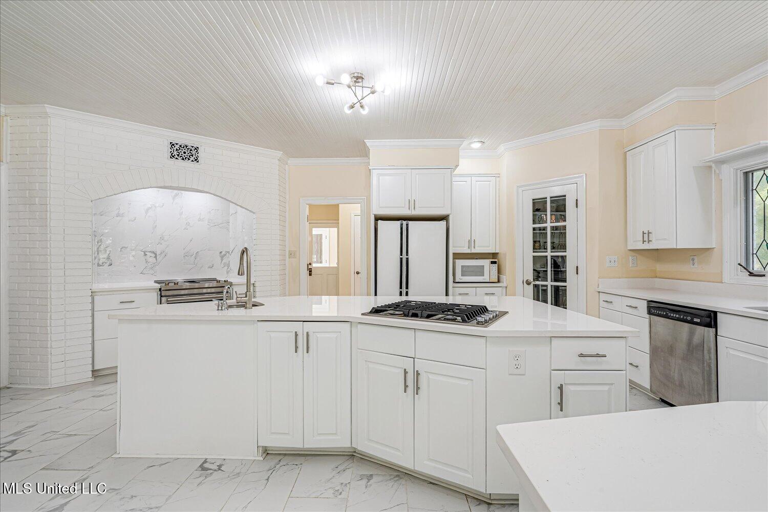 1590 Epping Forest Drive Property Photo 7