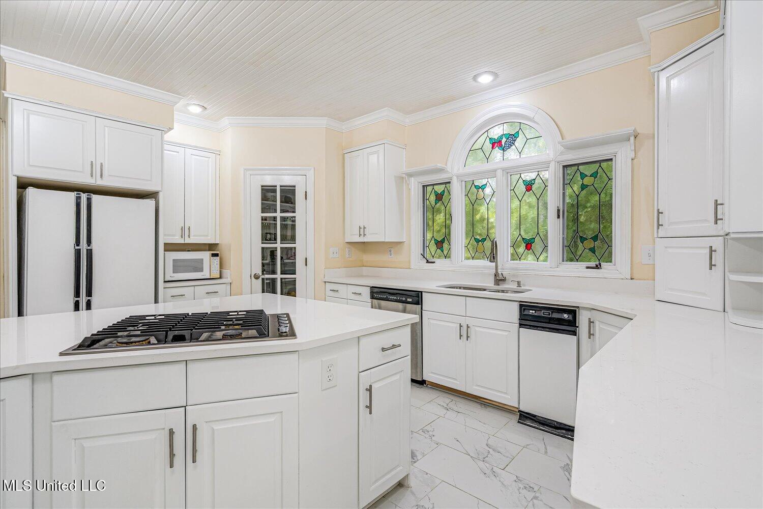 1590 Epping Forest Drive Property Photo 8