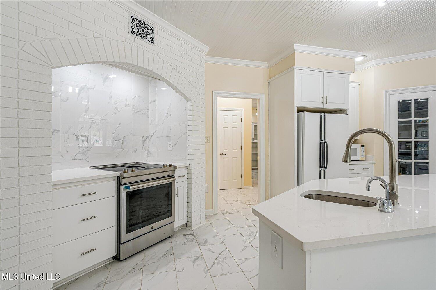 1590 Epping Forest Drive Property Photo 9