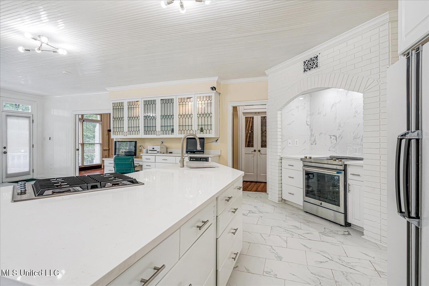 1590 Epping Forest Drive Property Photo 10