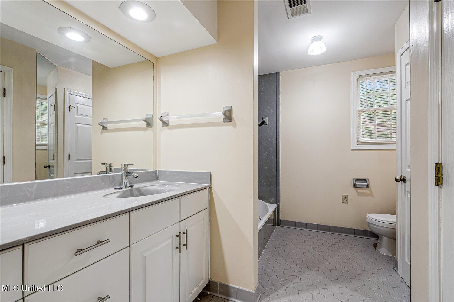 1590 Epping Forest Drive Property Photo 33