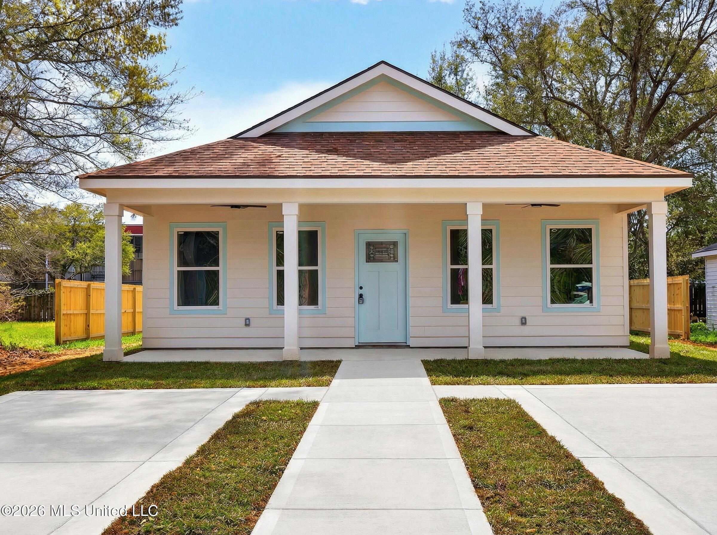 2041 Southern Avenue Property Photo 2