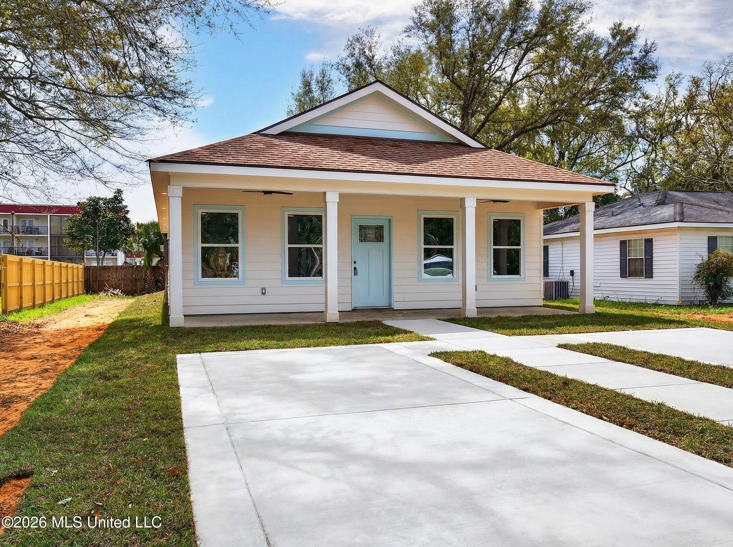 2041 Southern Avenue Property Photo 3