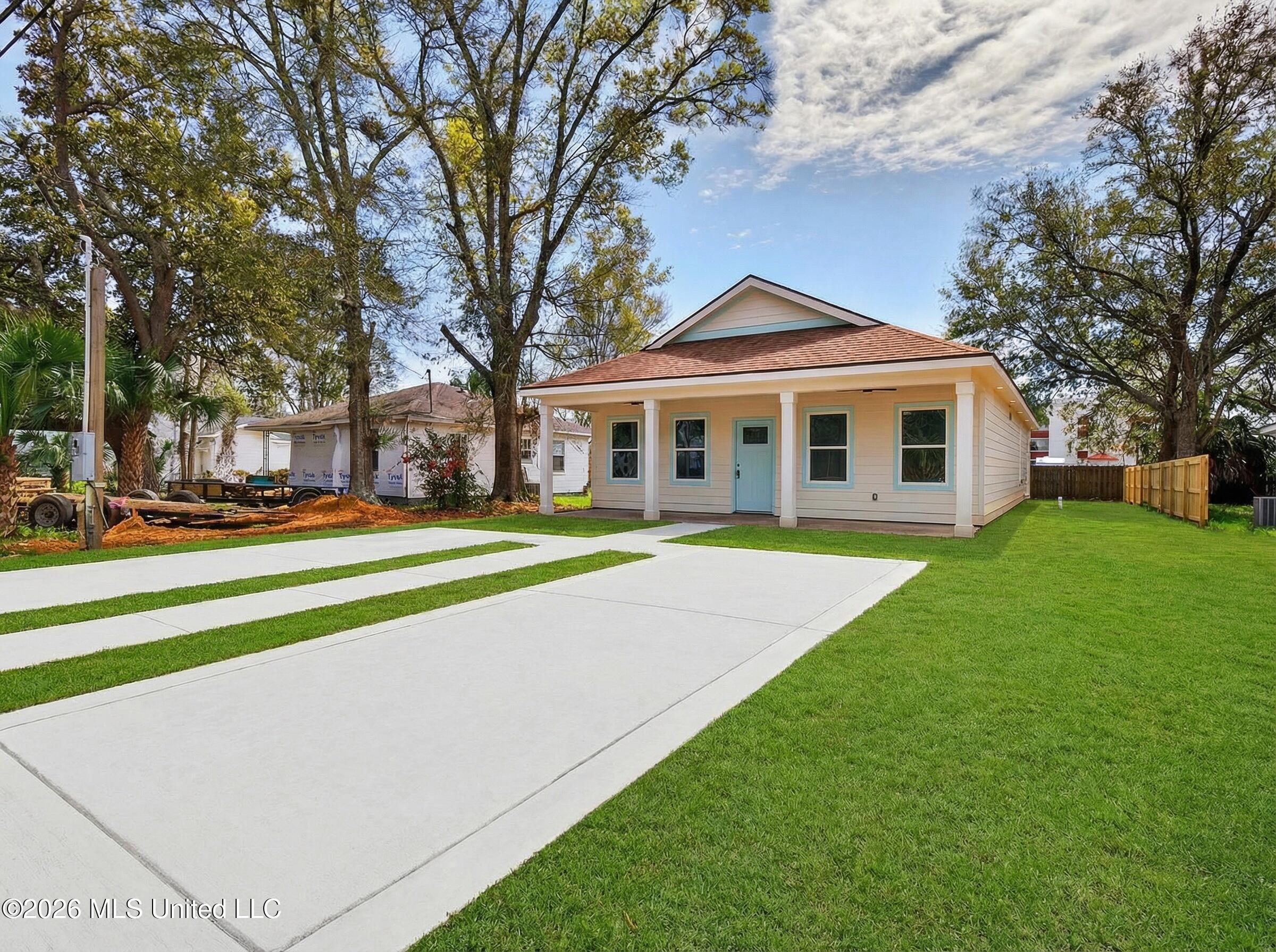 2041 Southern Avenue Property Photo 4