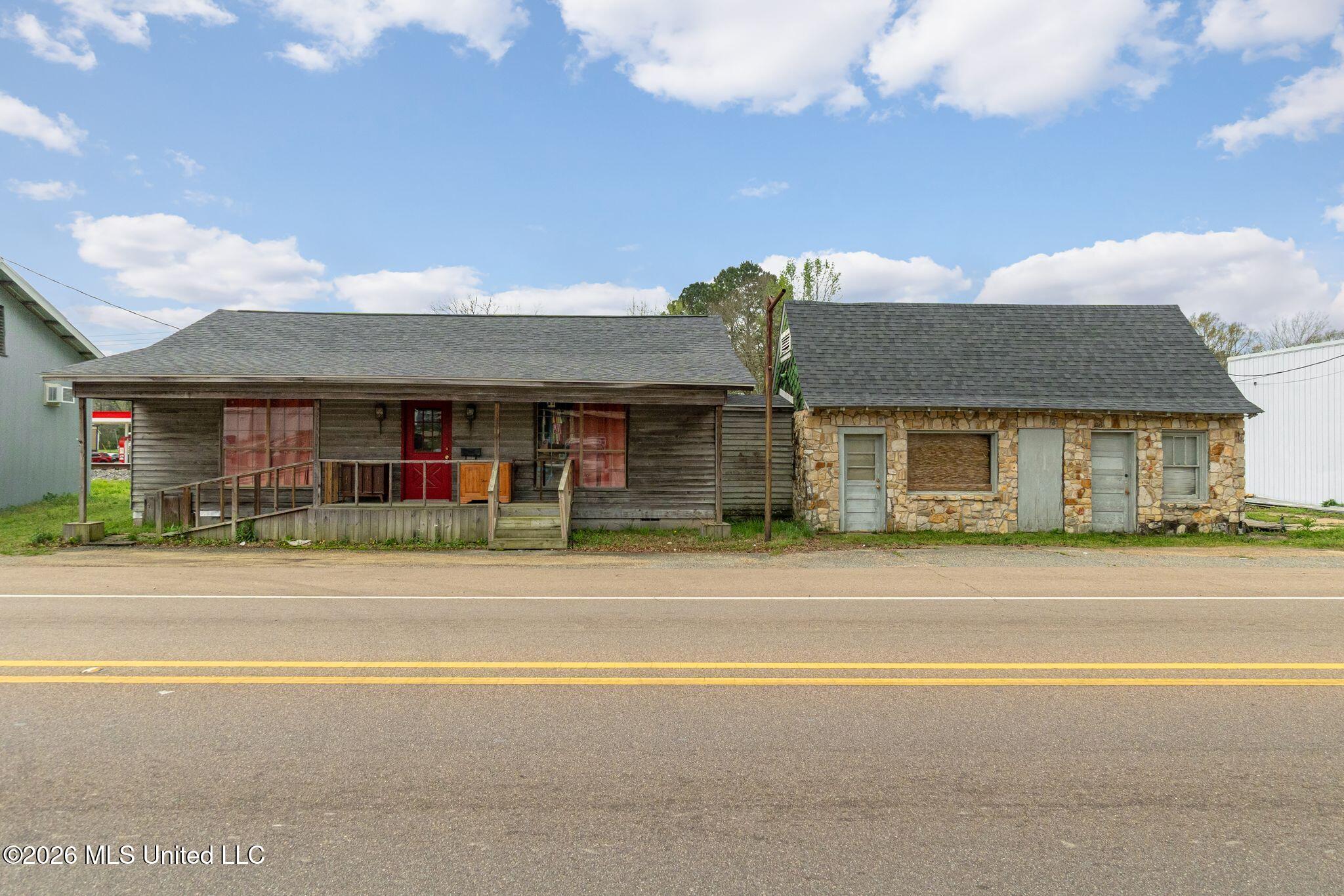 1629 Simpson Highway 149 Property Photo 1