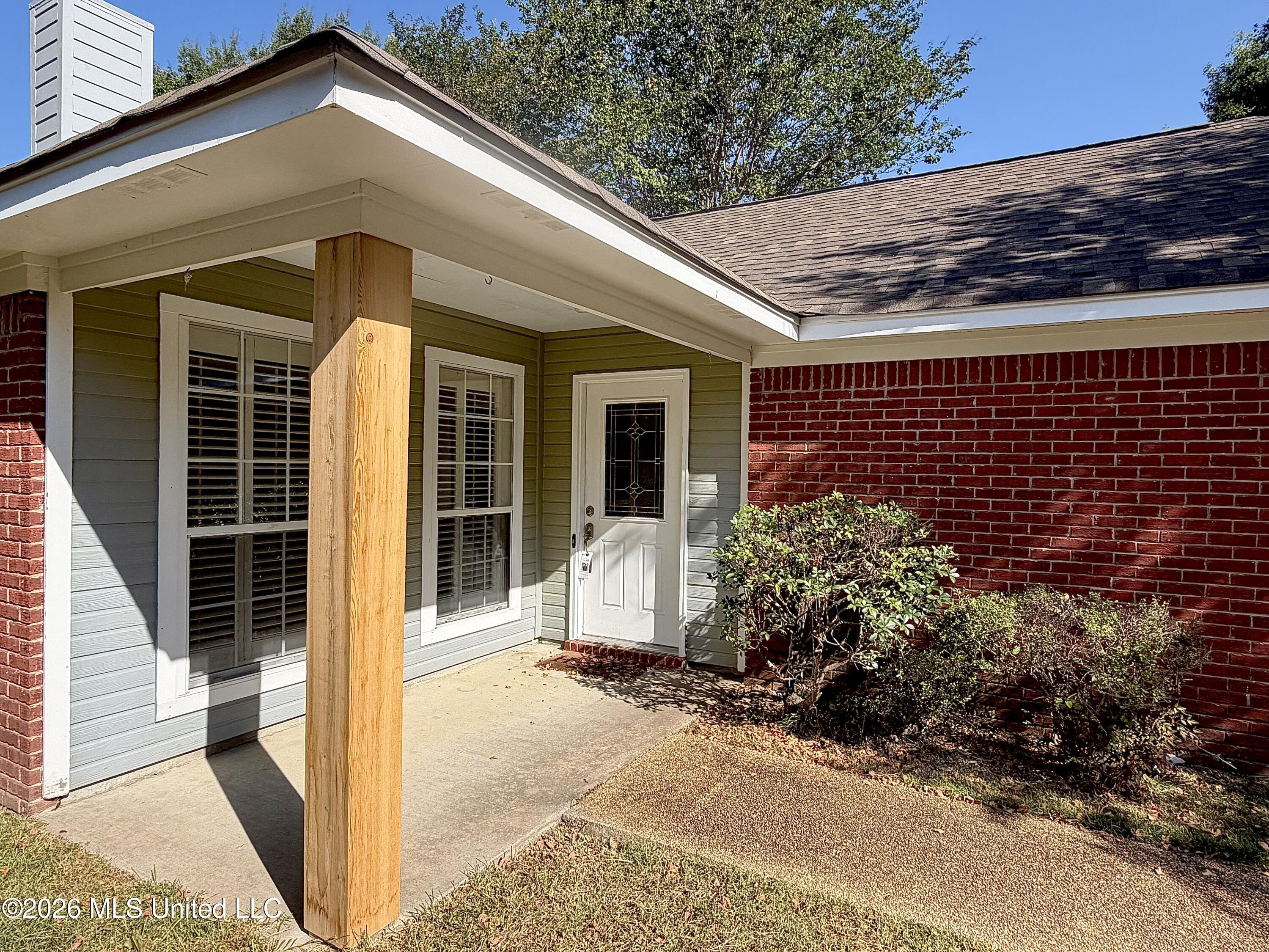 490 Brookstone Drive Property Photo 4