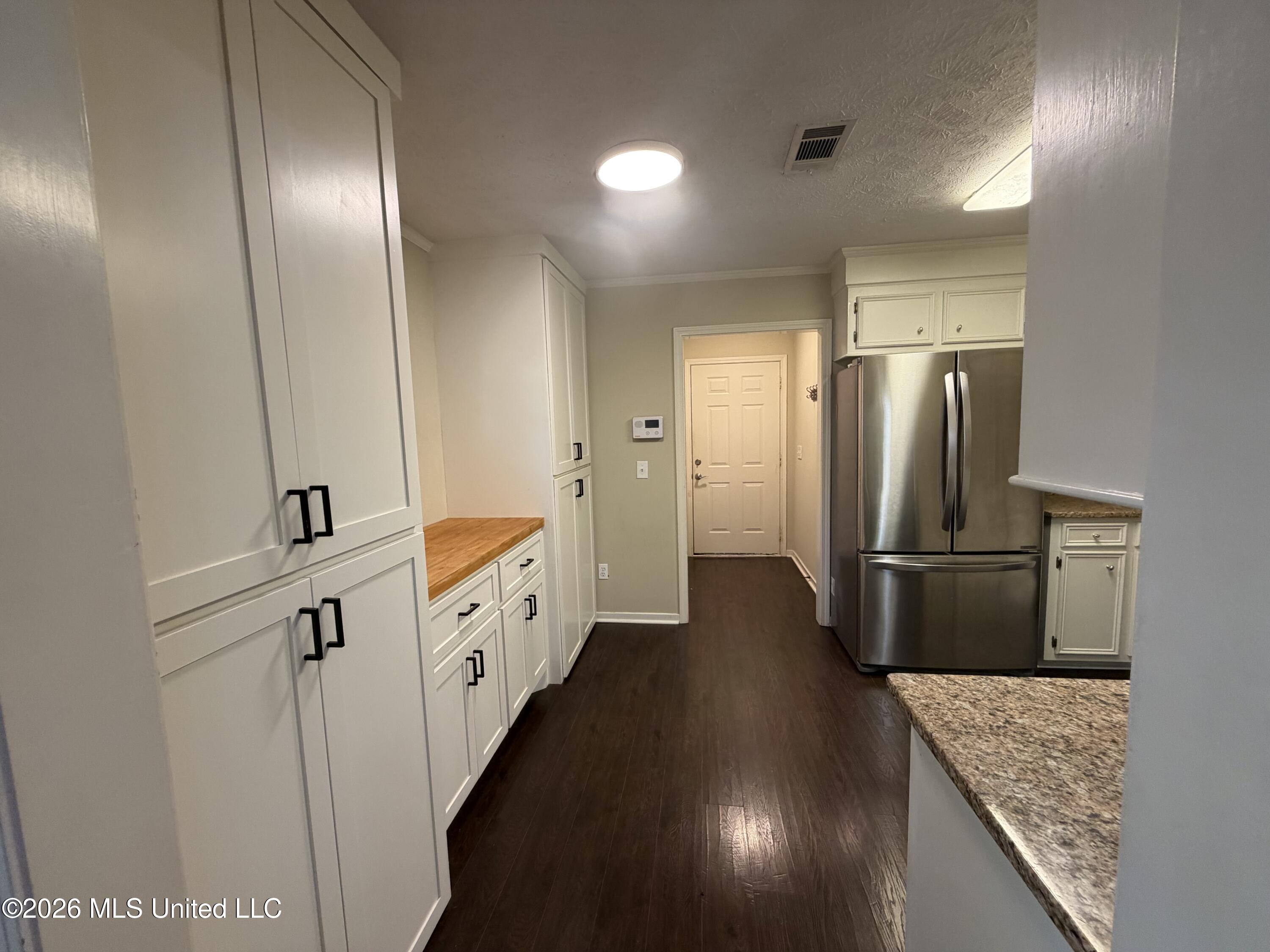 490 Brookstone Drive Property Photo 13