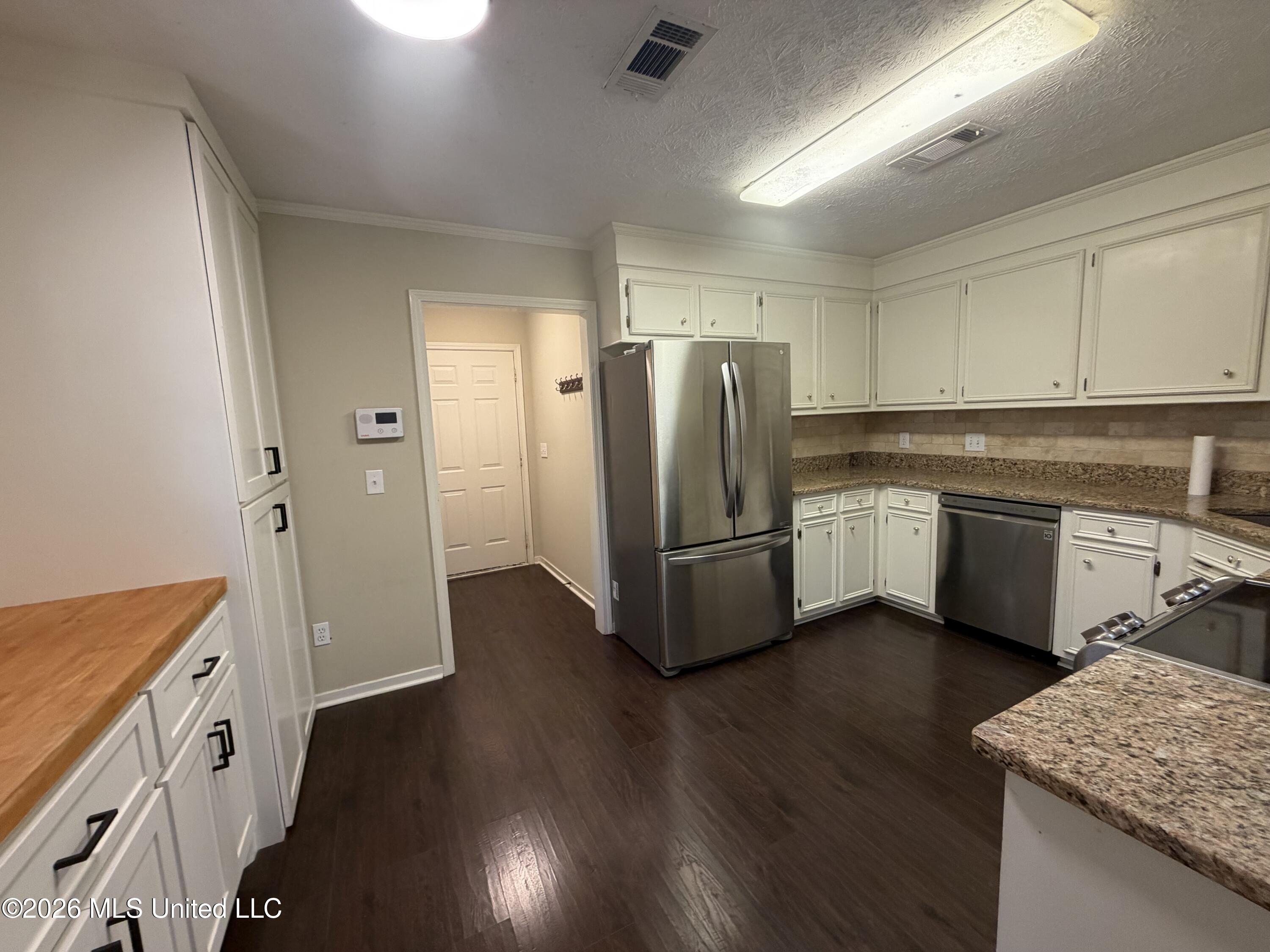 490 Brookstone Drive Property Photo 14