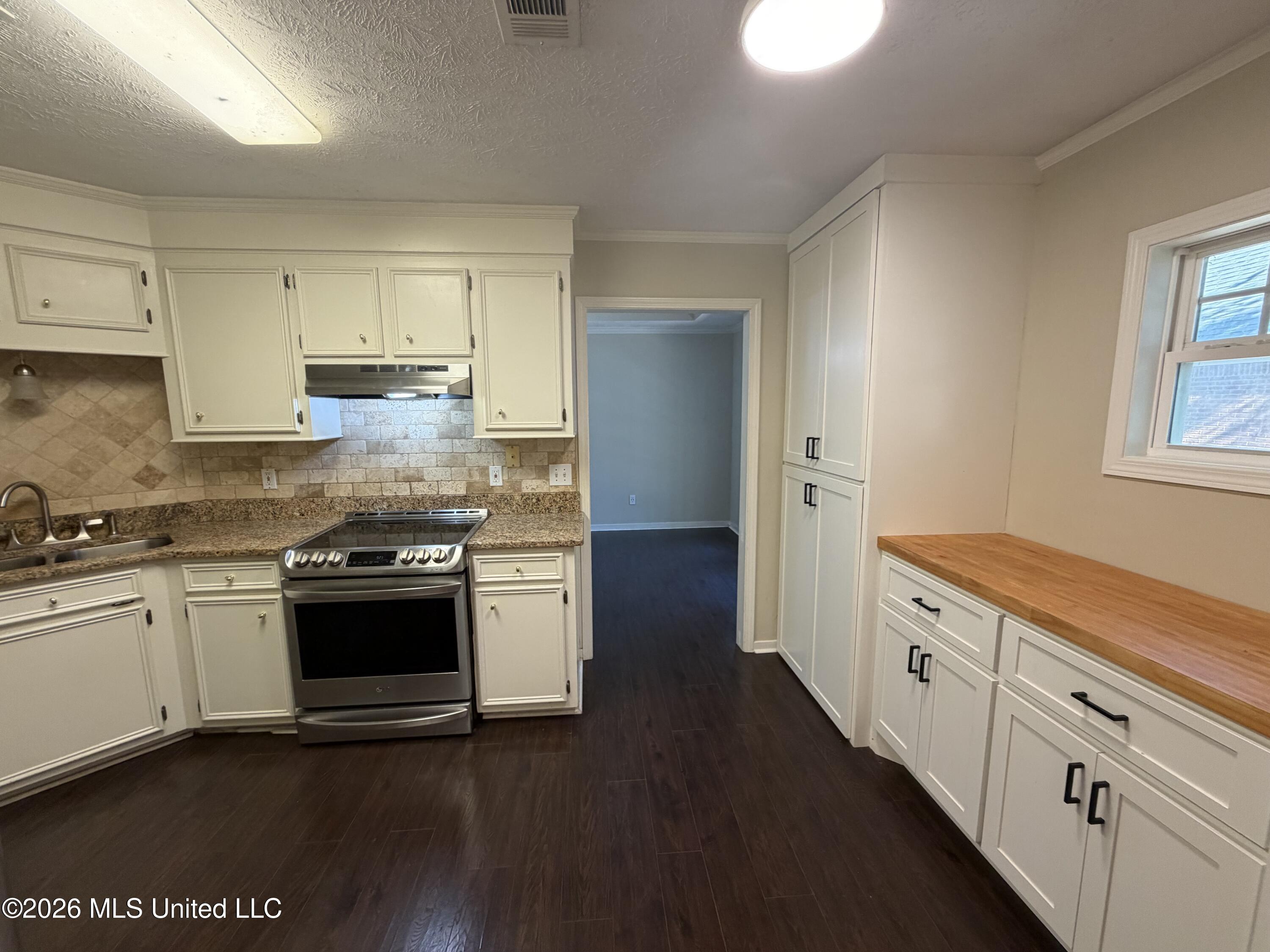 490 Brookstone Drive Property Photo 19