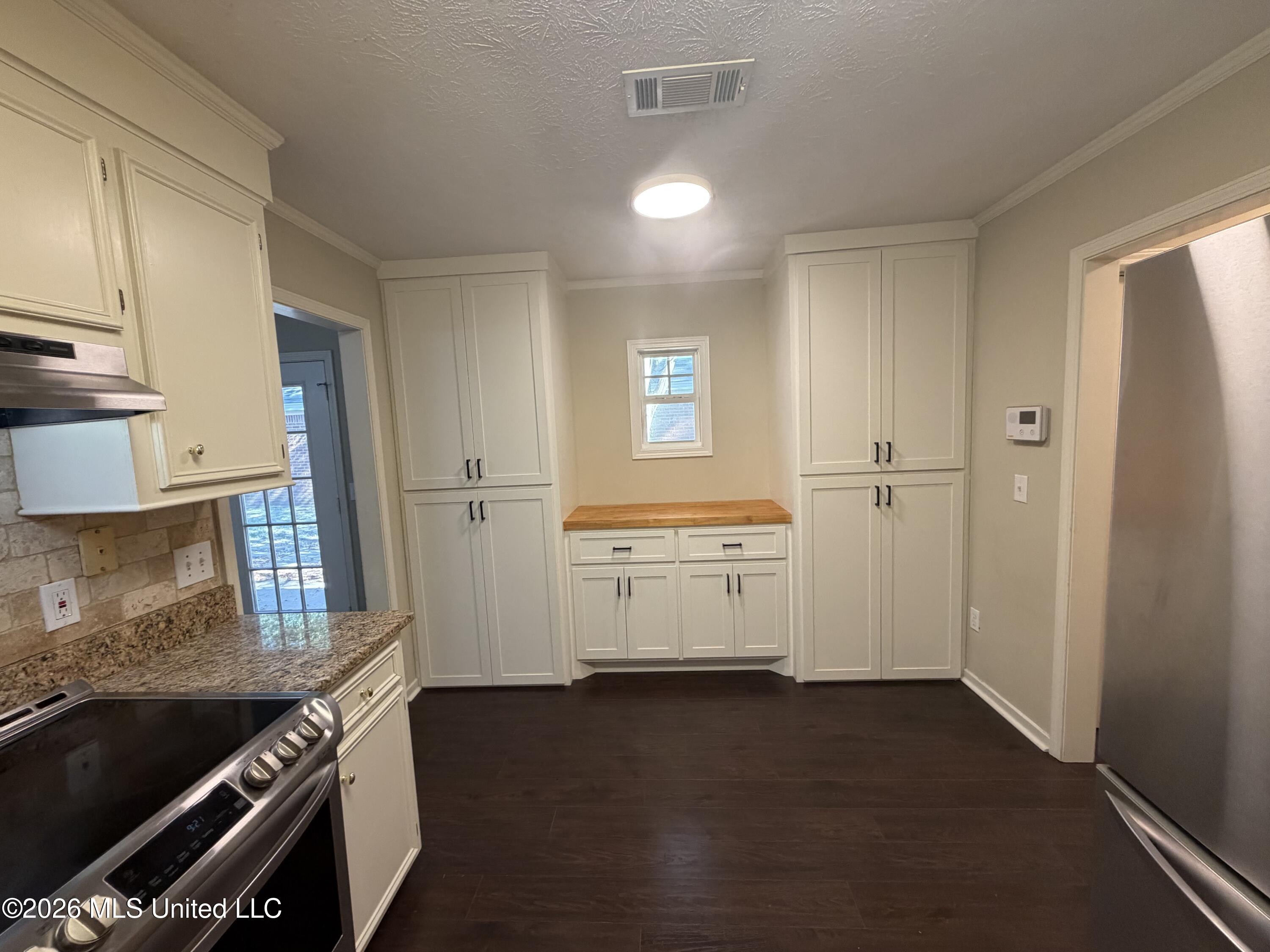490 Brookstone Drive Property Photo 20