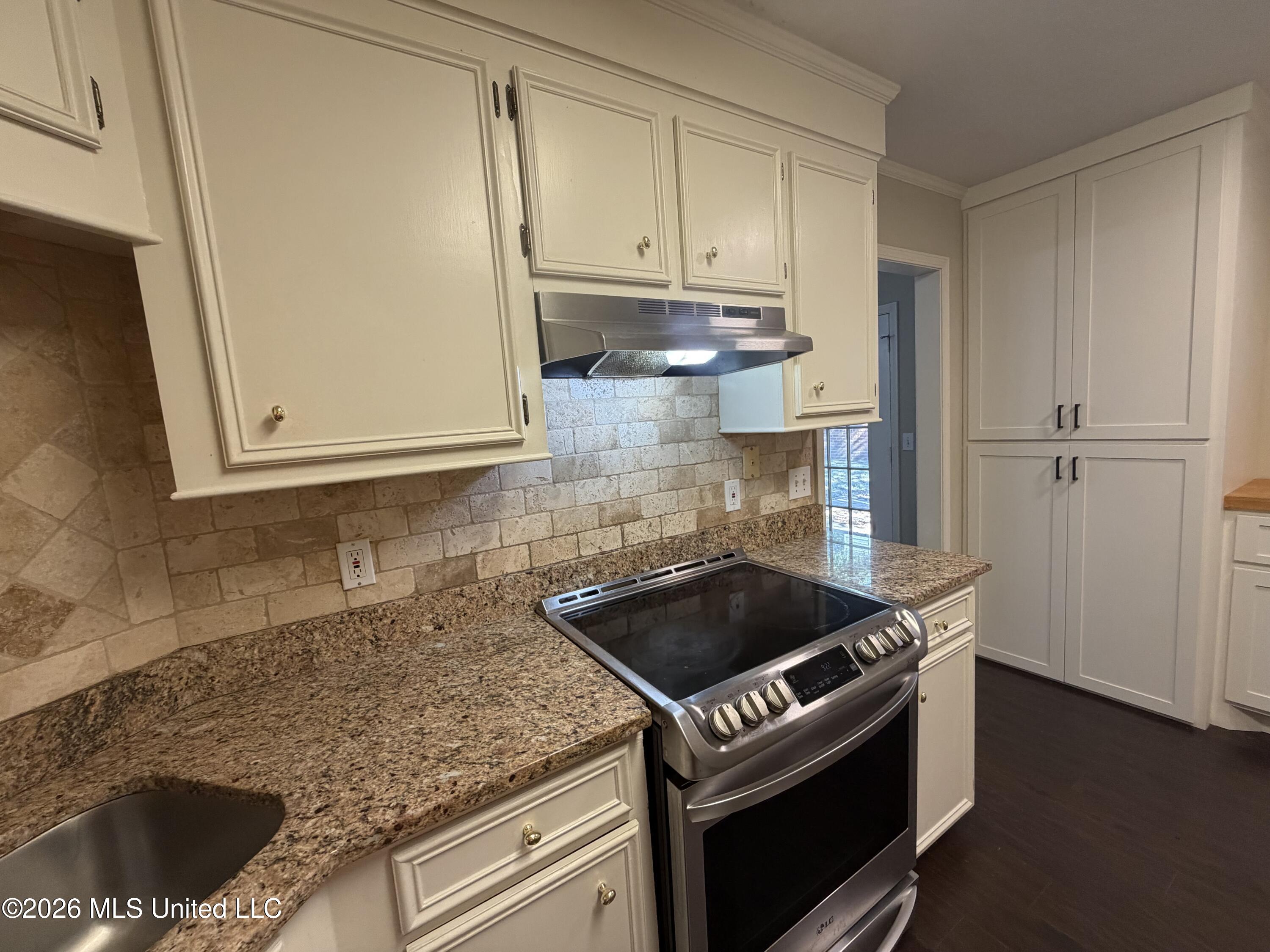 490 Brookstone Drive Property Photo 21