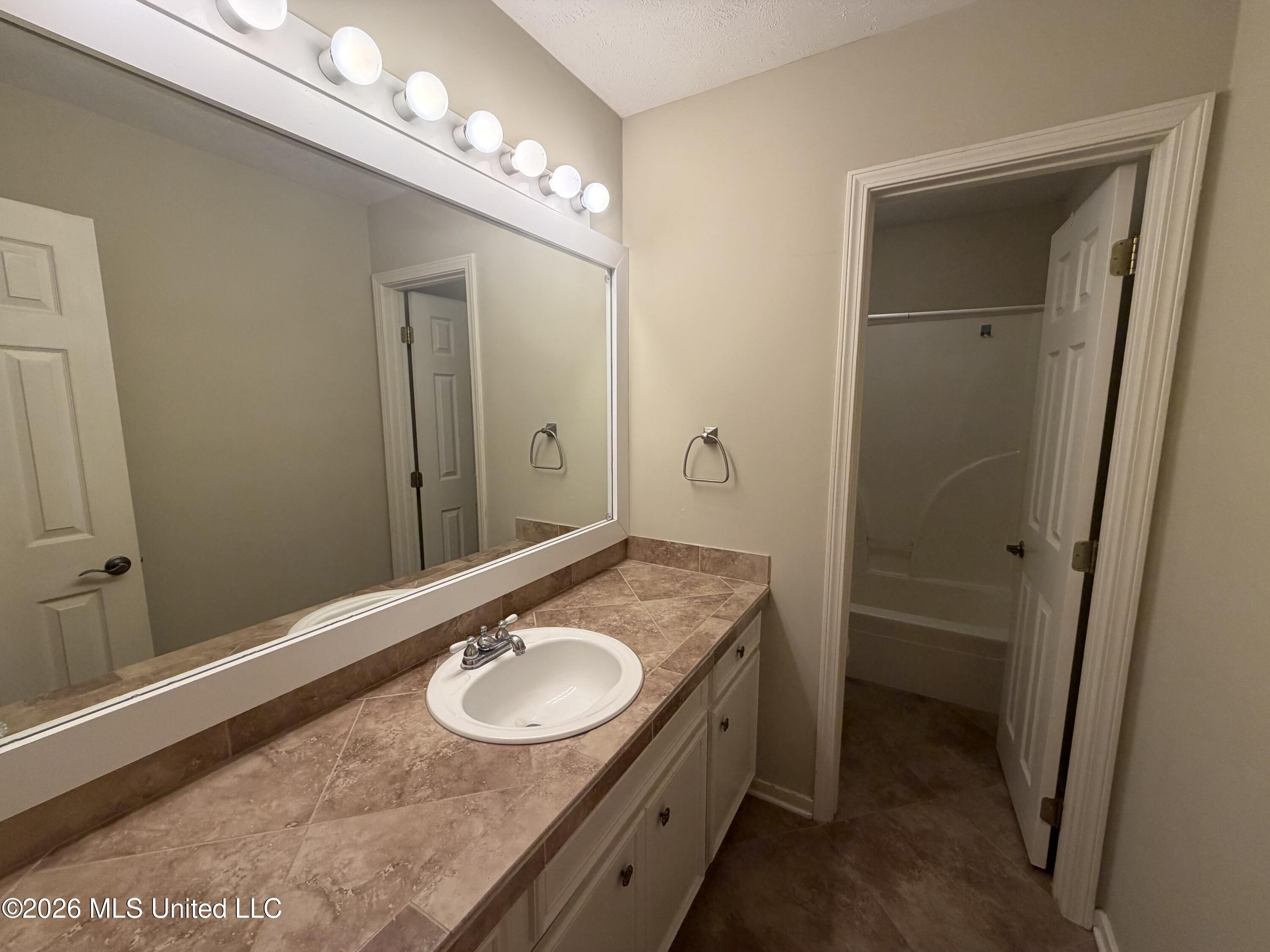 490 Brookstone Drive Property Photo 27