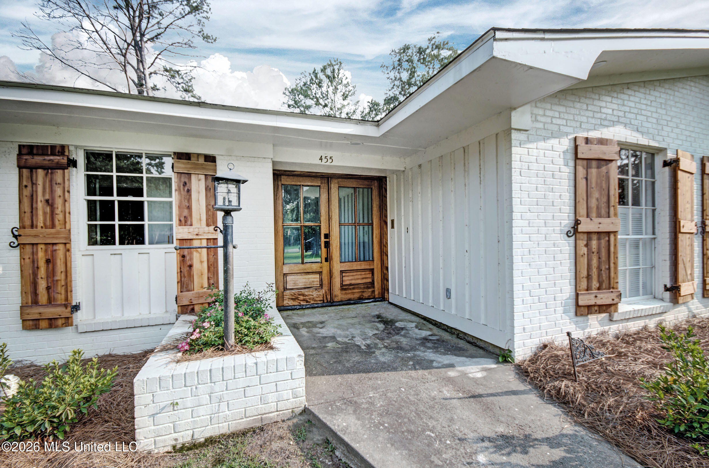 455 Armour Drive Property Photo 3