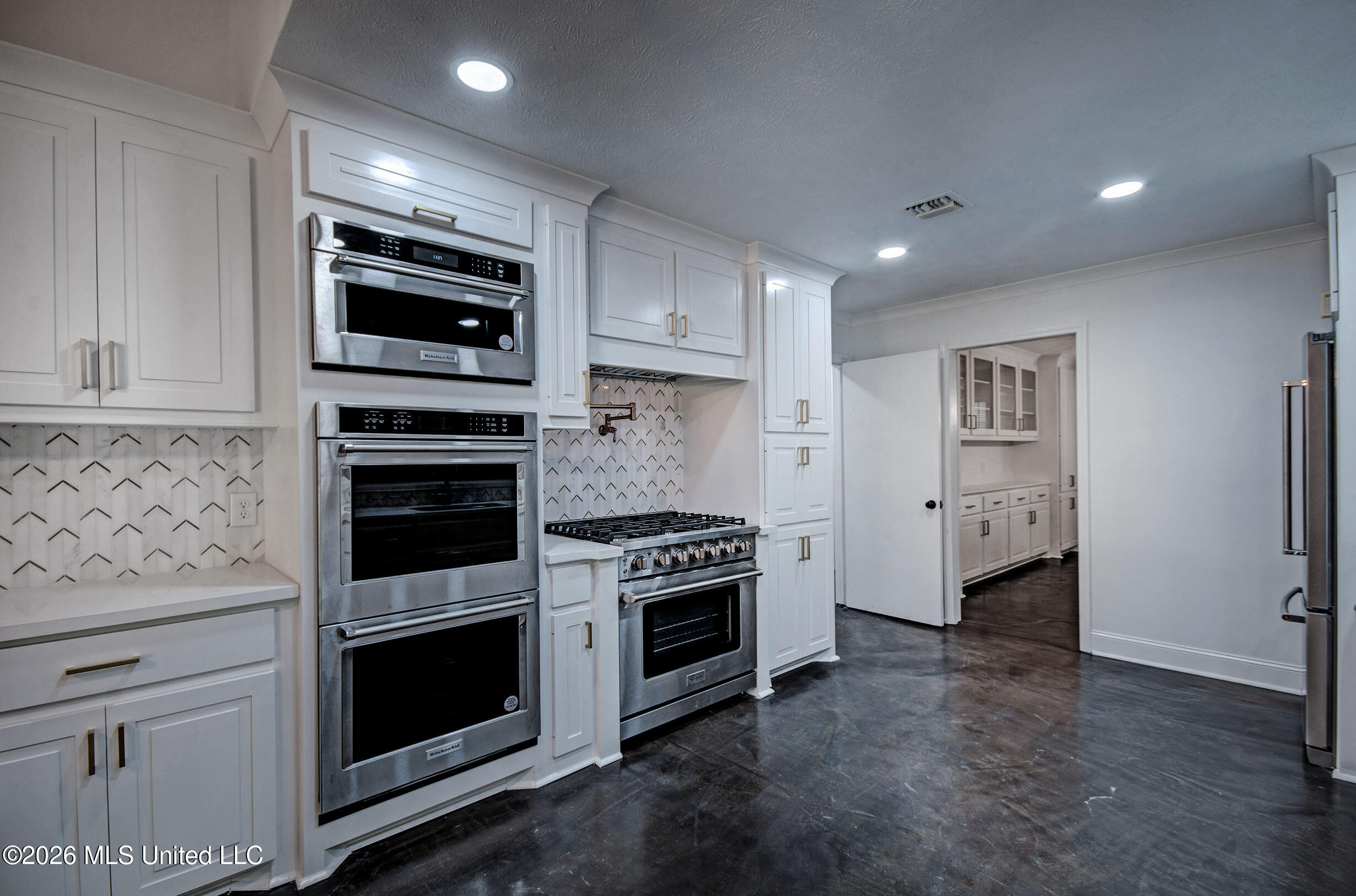455 Armour Drive Property Photo 12