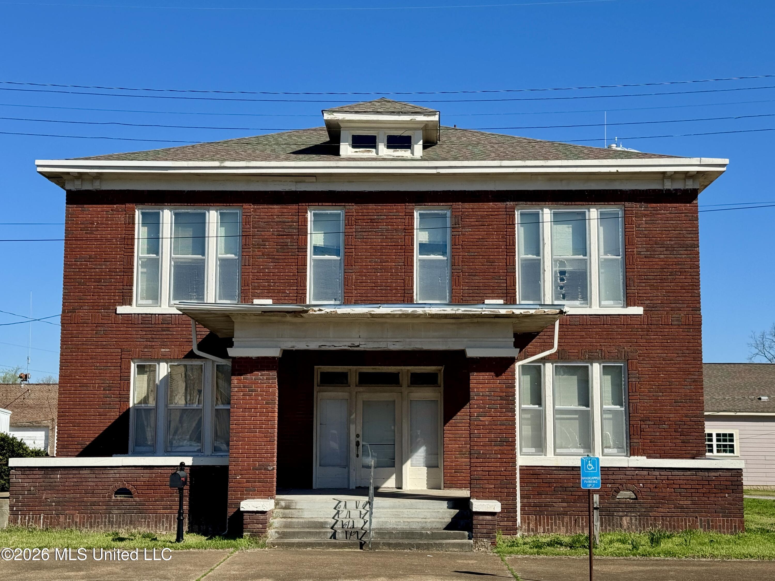 158 E College Avenue Property Photo 1