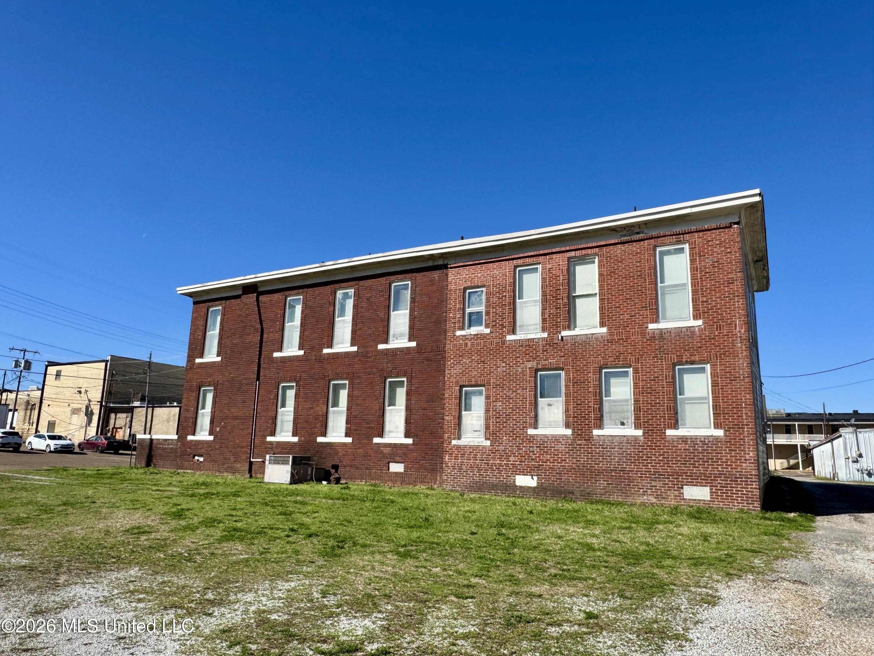 158 E College Avenue Property Photo 6