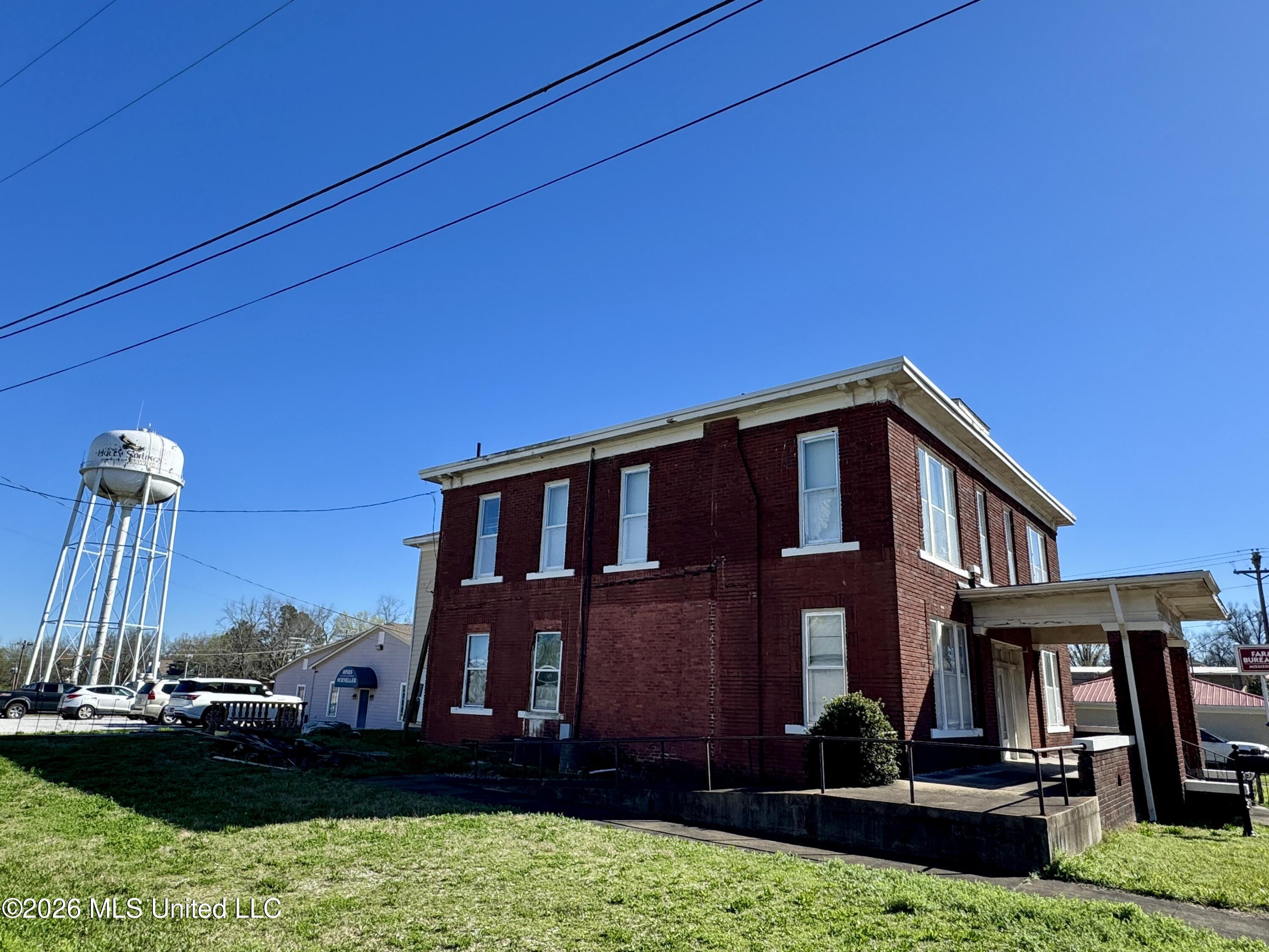 158 E College Avenue Property Photo 7