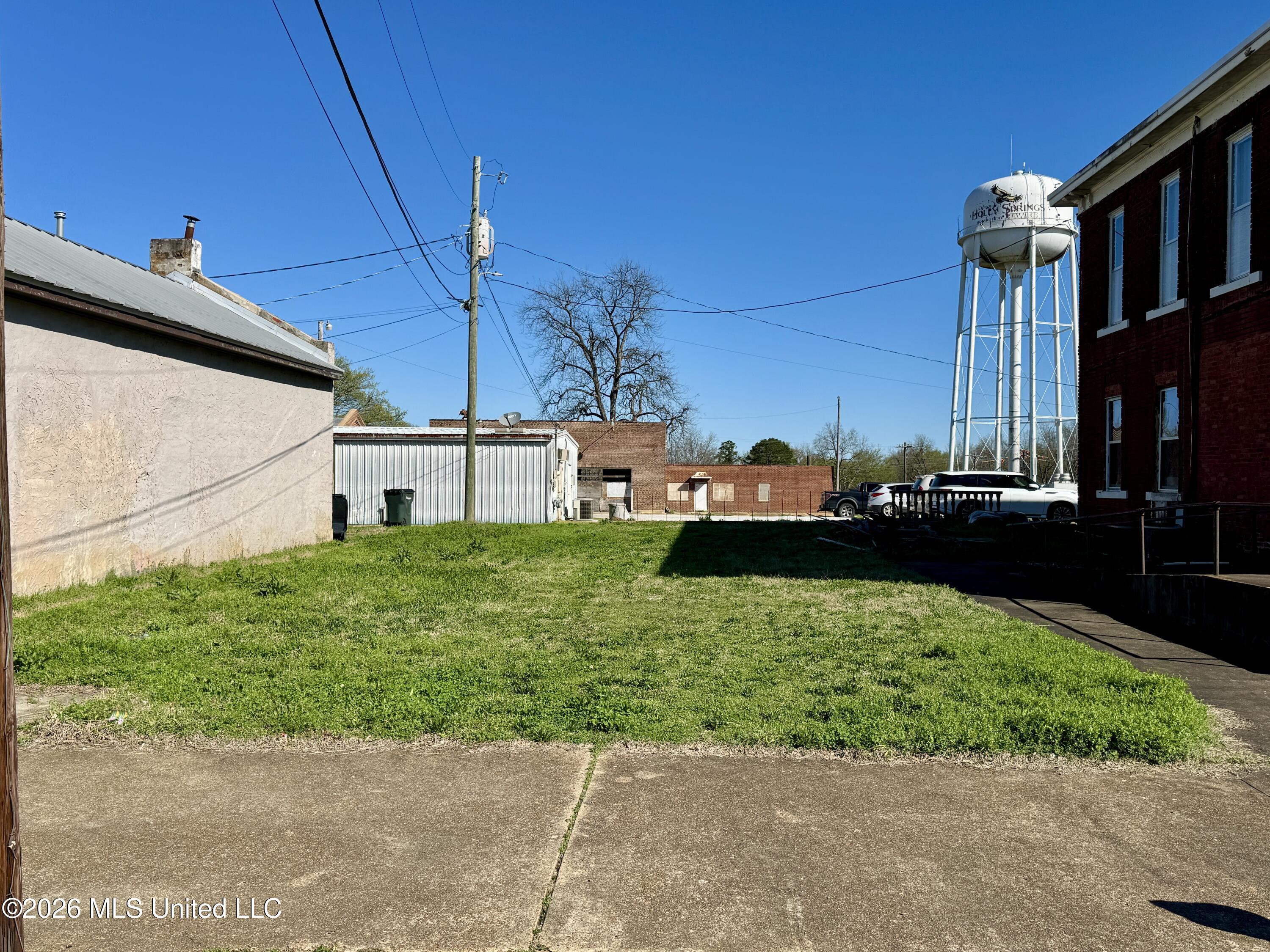 158 E College Avenue Property Photo 8