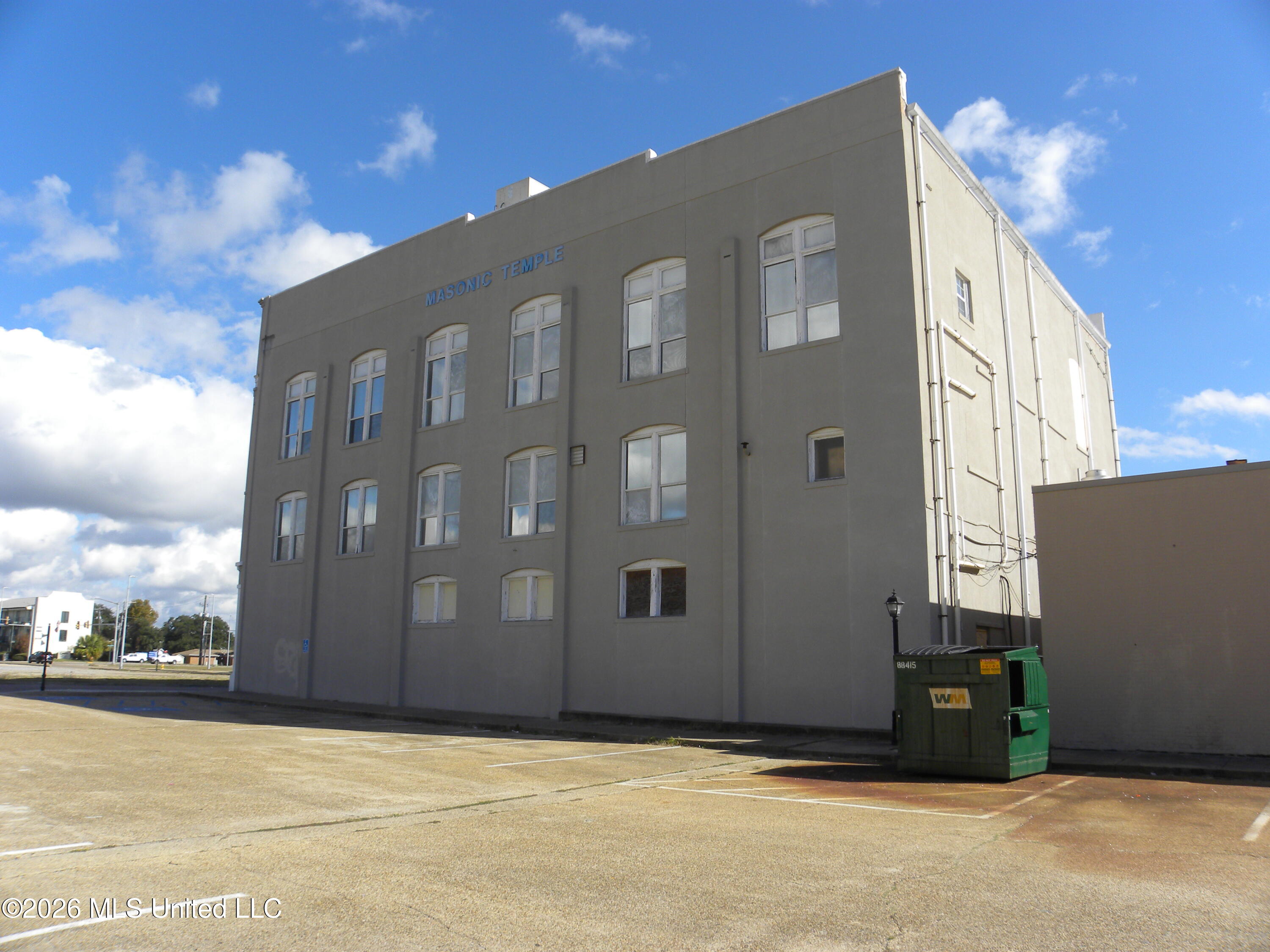 713 Howard Avenue Property Photo 4