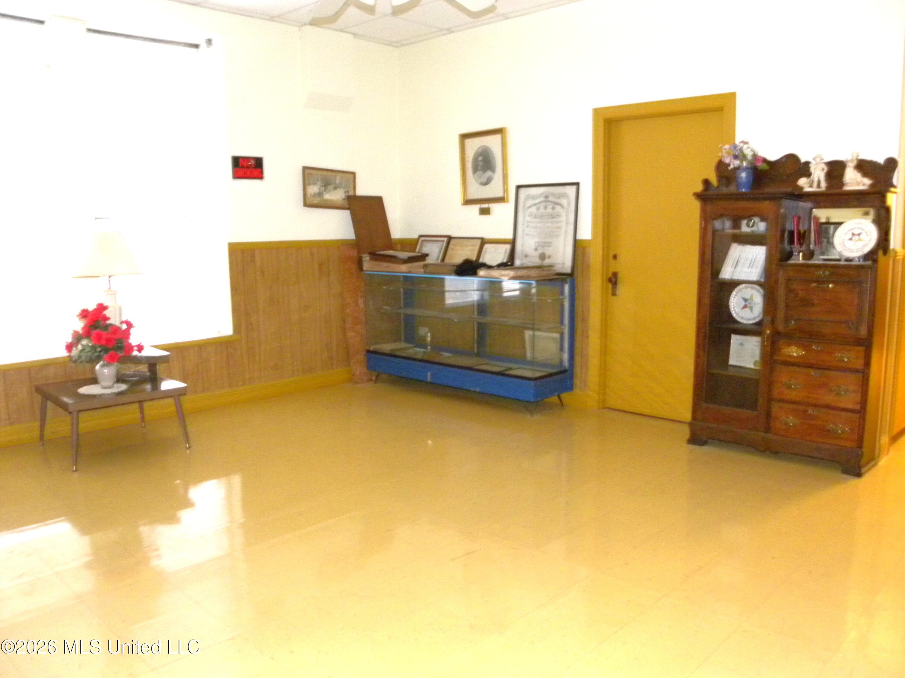 713 Howard Avenue Property Photo 10