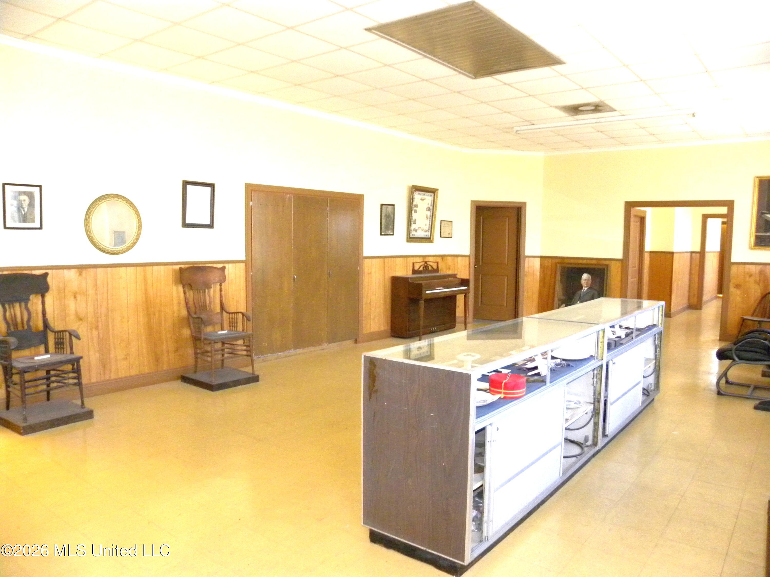 713 Howard Avenue Property Photo 24