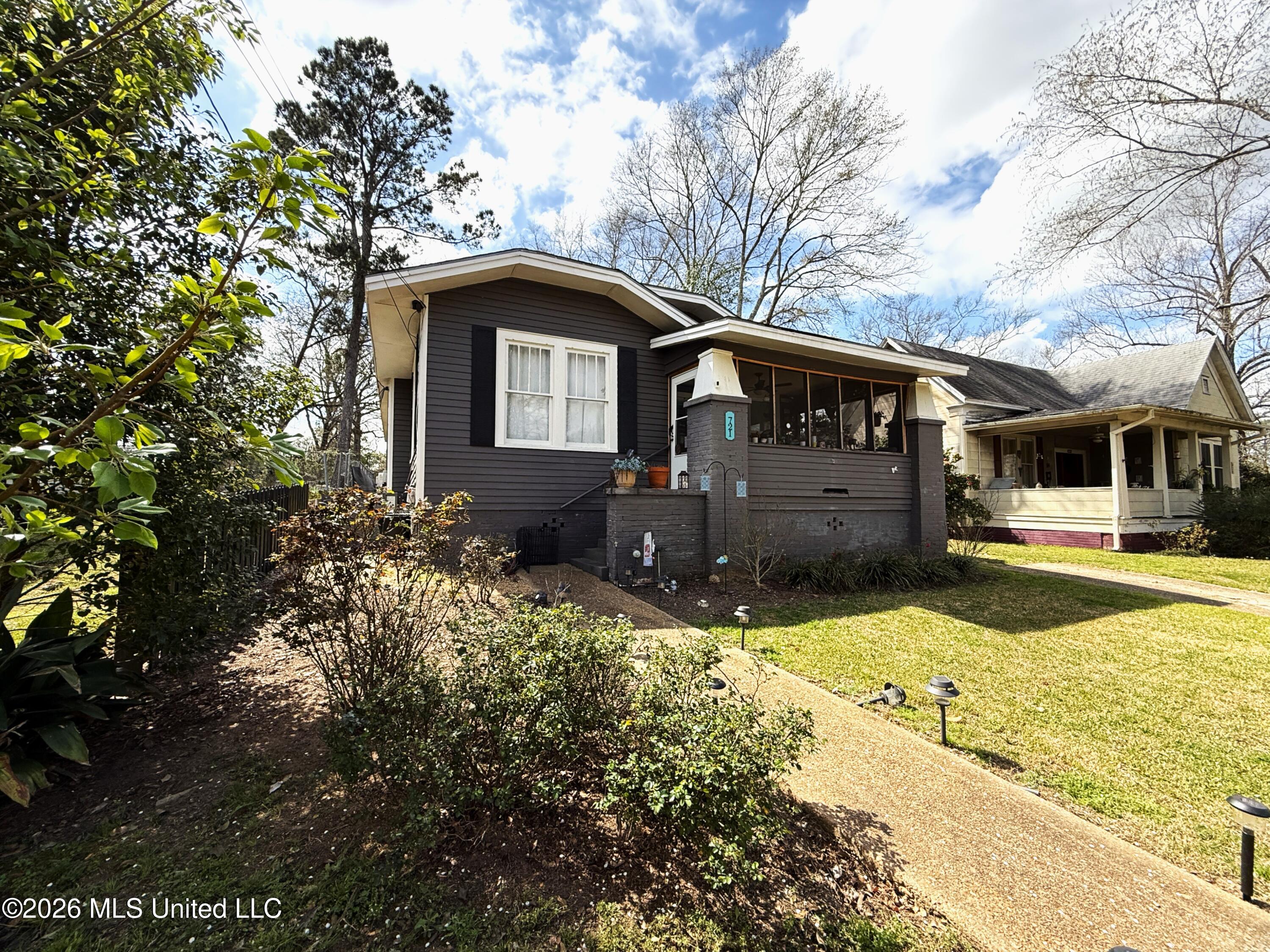 721 Minnesota Avenue Property Photo 1