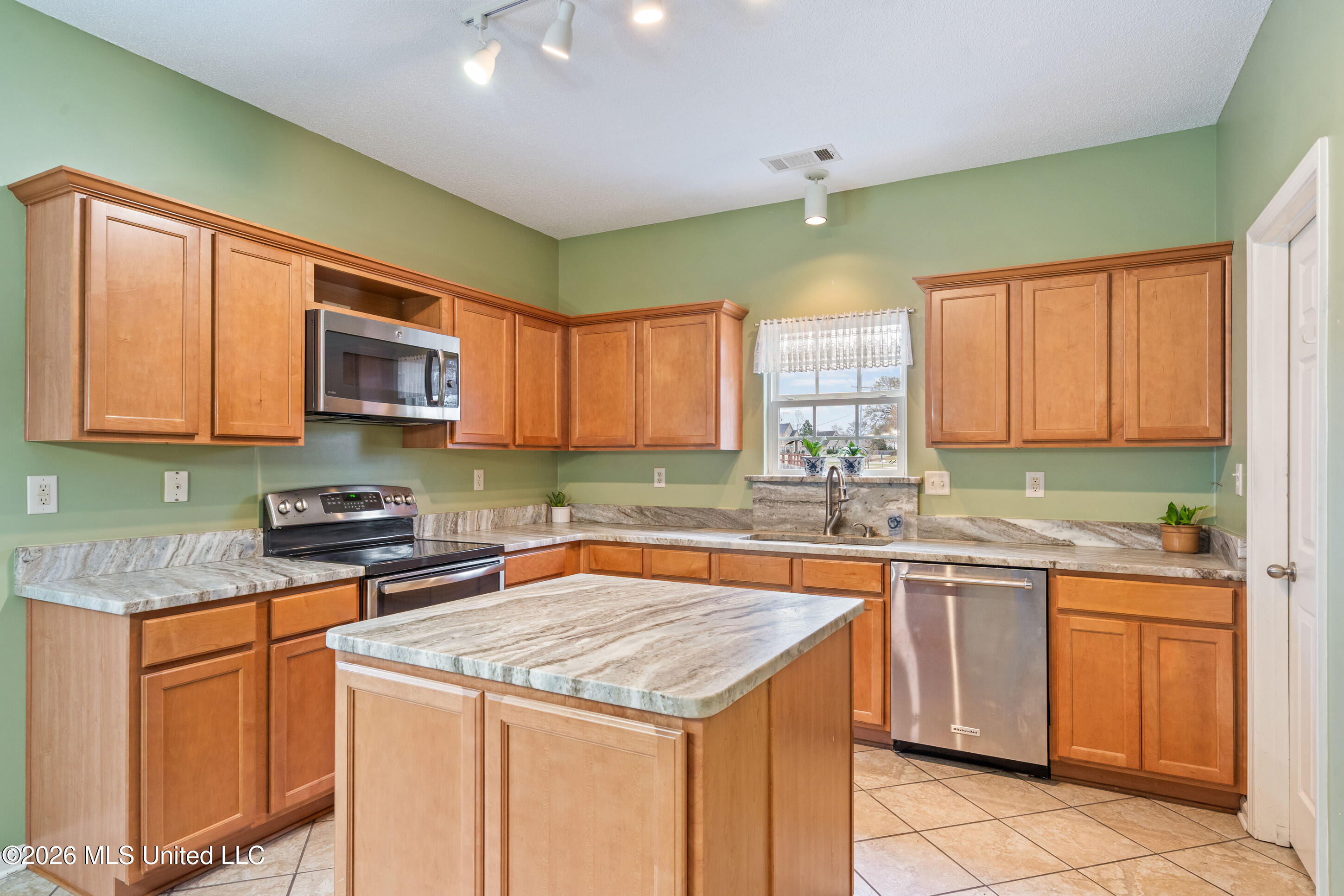 1808 Marcia Louise Drive Property Photo 10