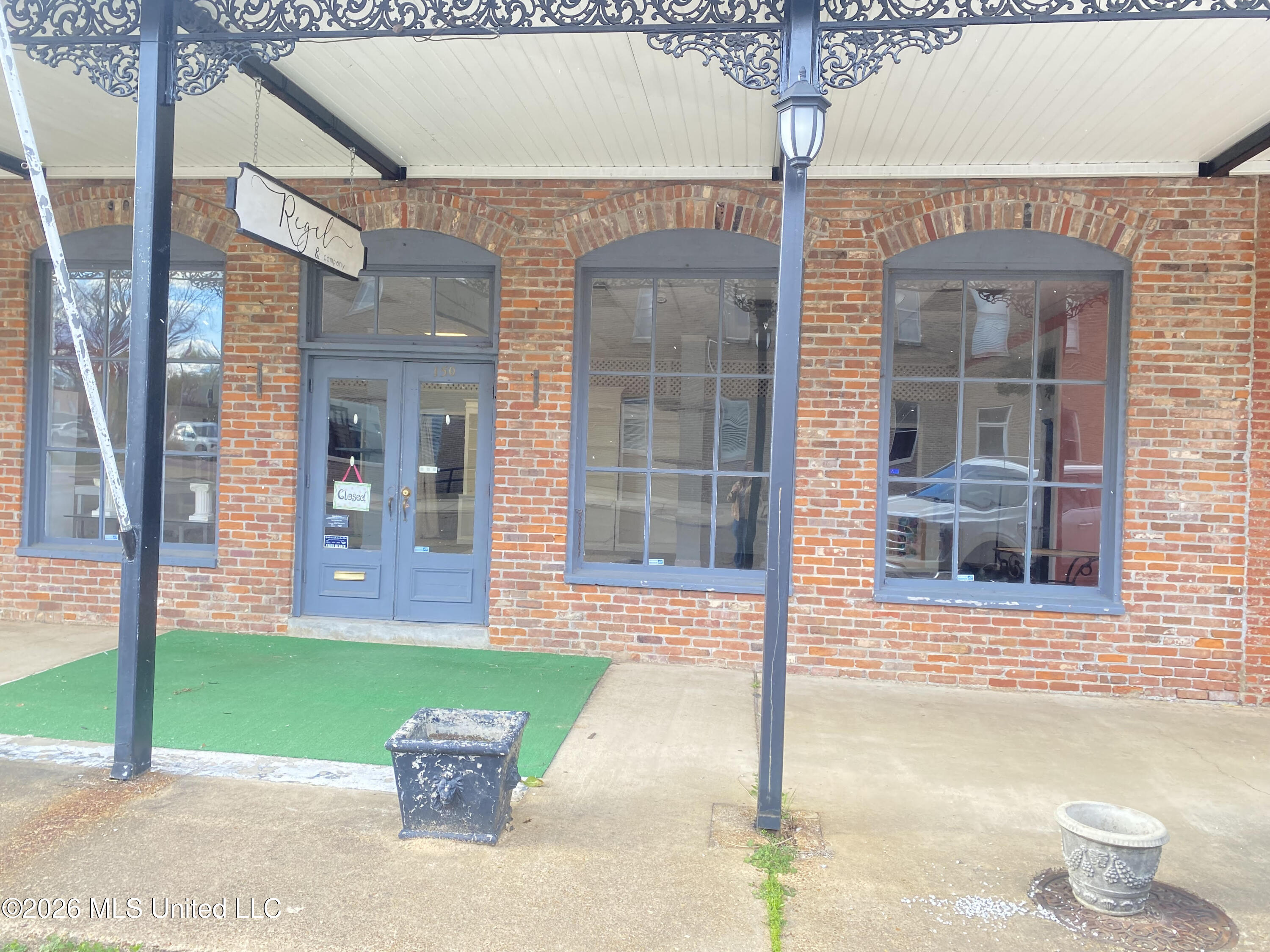 150 E College Avenue Property Photo 1