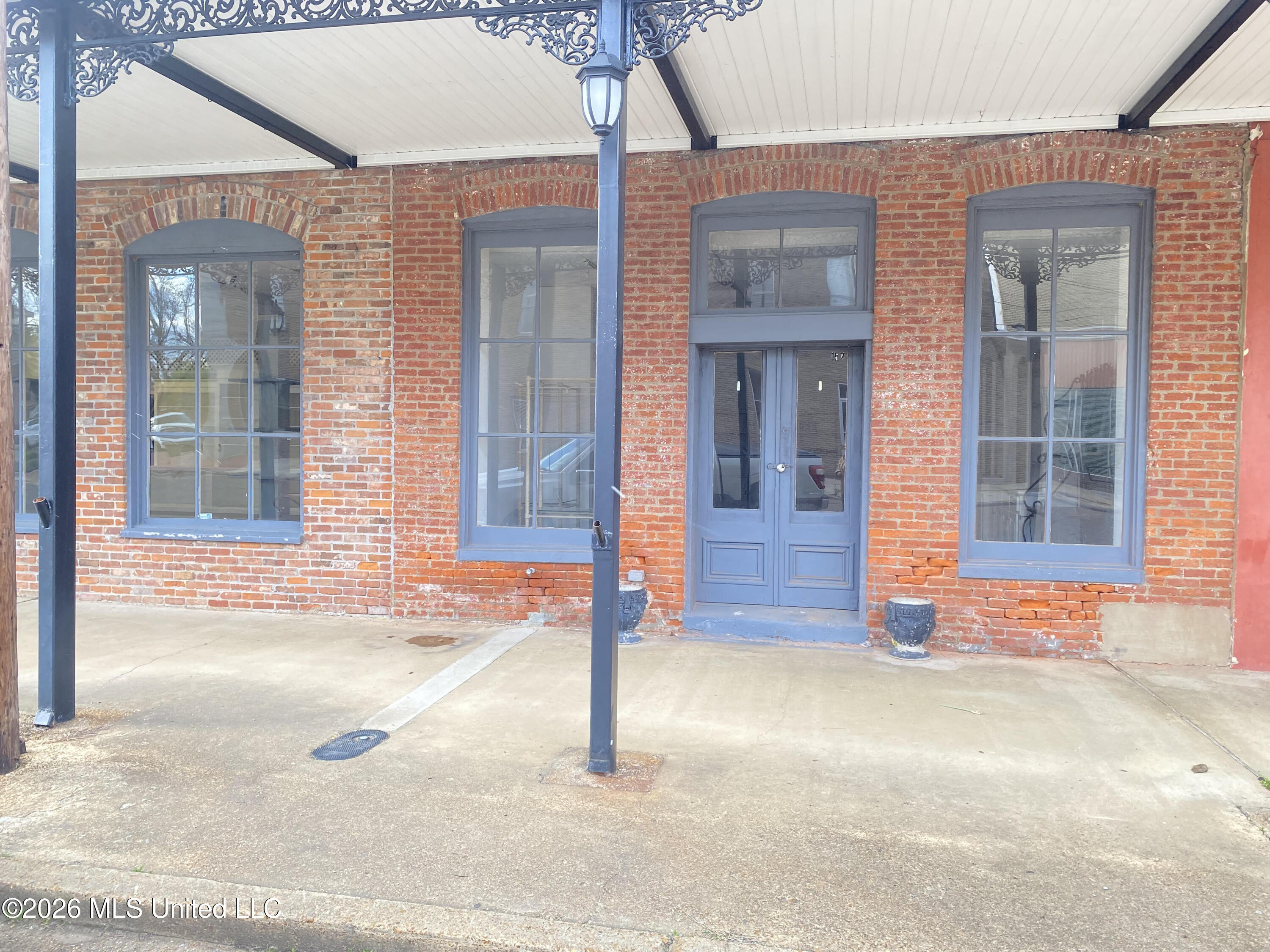 150 E College Avenue Property Photo 2