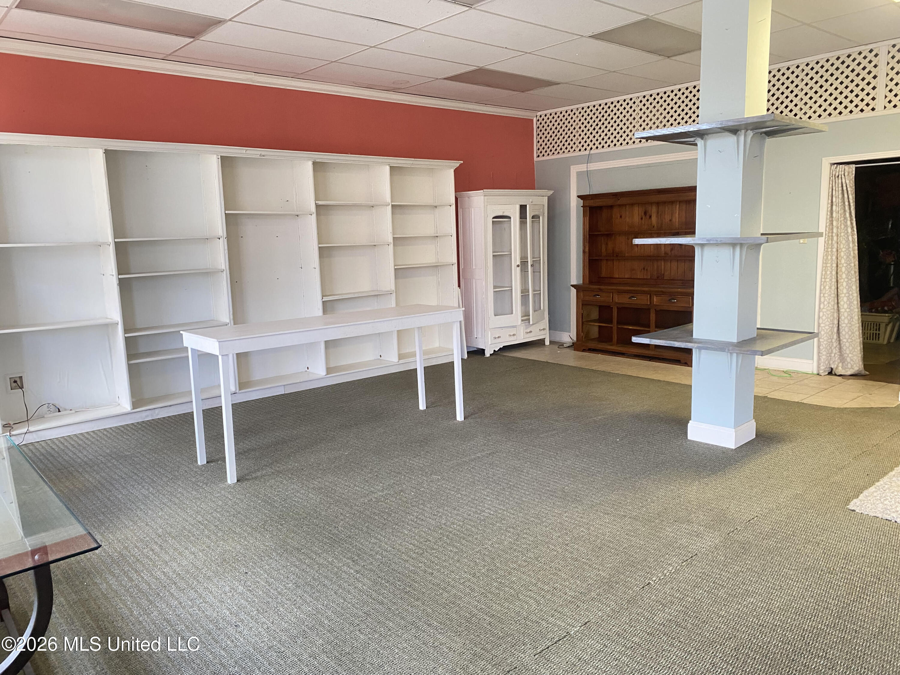 150 E College Avenue Property Photo 3
