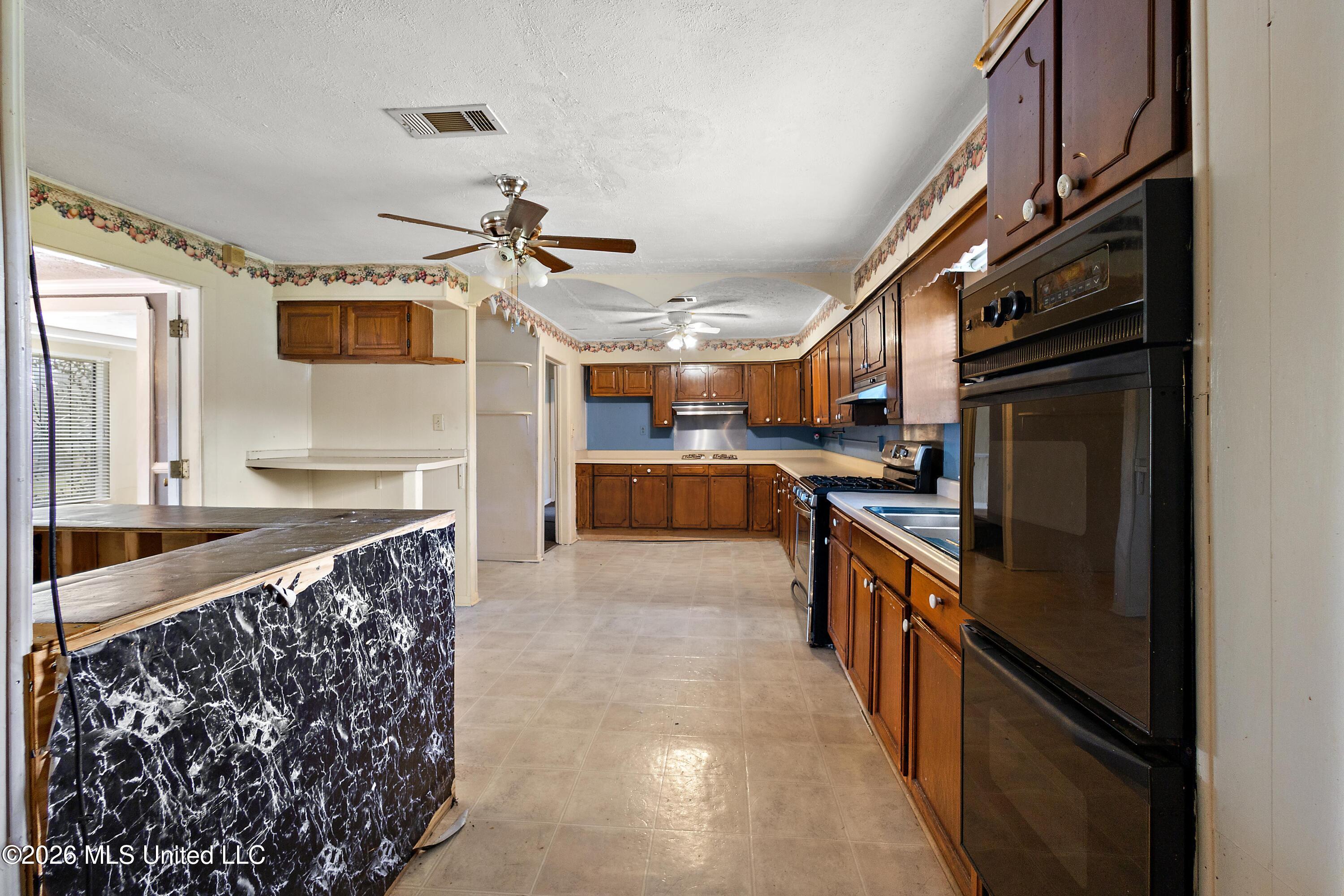 1409 Ross Circle Property Photo 6
