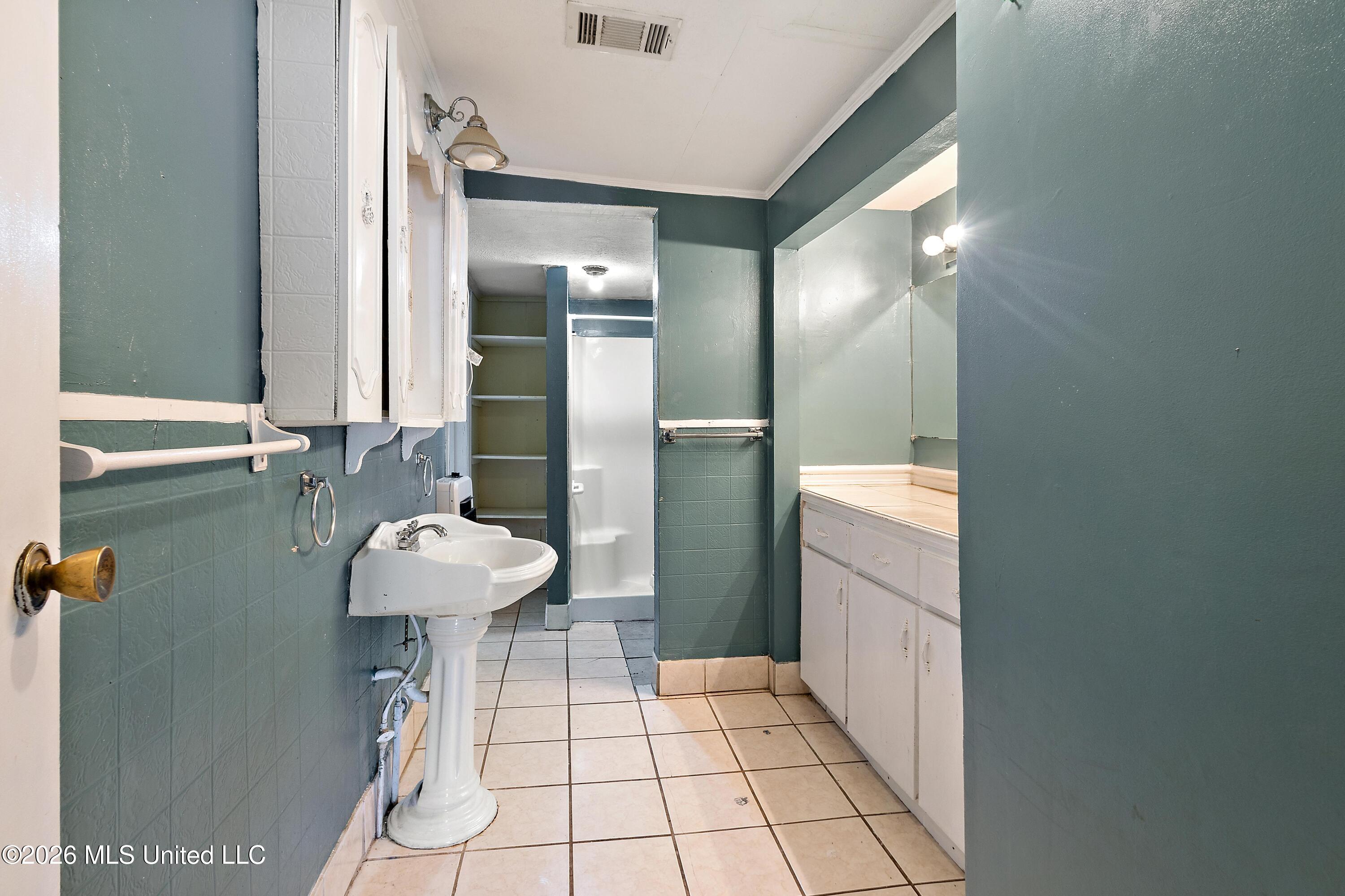 1409 Ross Circle Property Photo 8