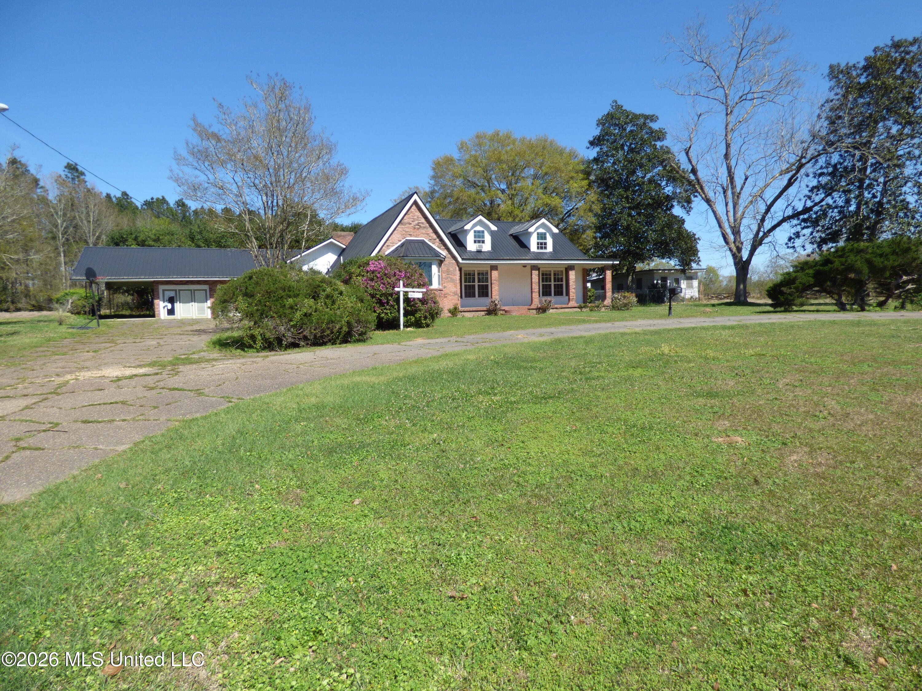 663 E Joseph Street Property Photo 2