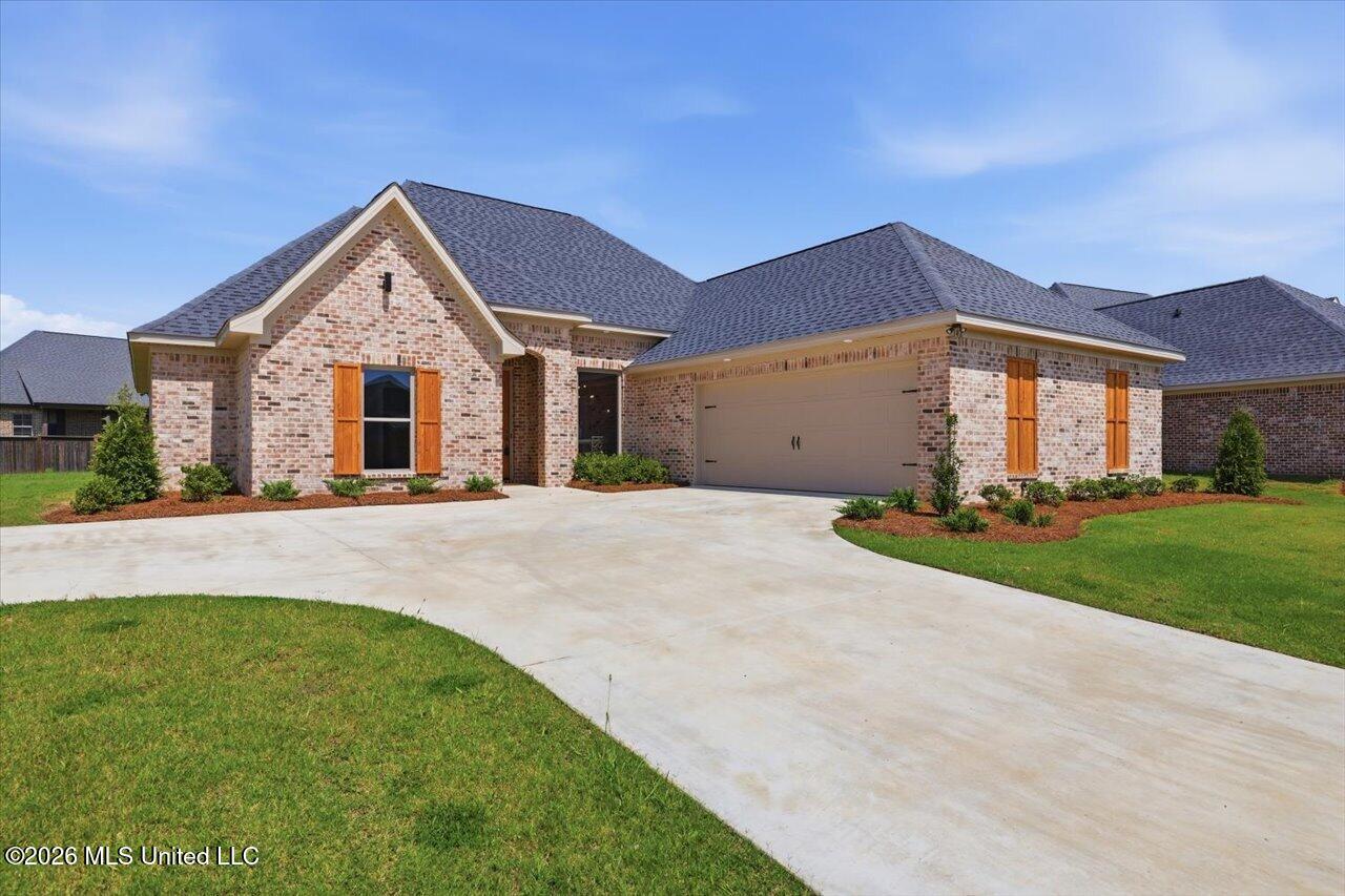 142 Palace Crossing Property Photo 1