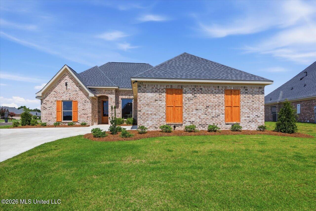 142 Palace Crossing Property Photo 2