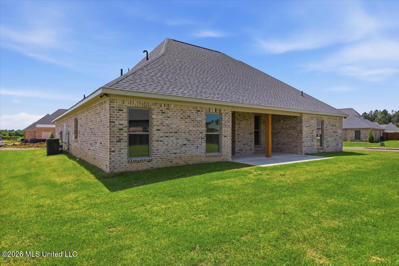 142 Palace Crossing Property Photo 35