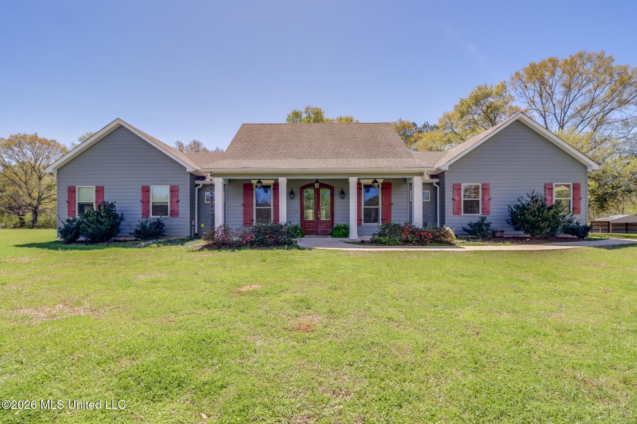 195 Pinecrest Drive Property Photo 1