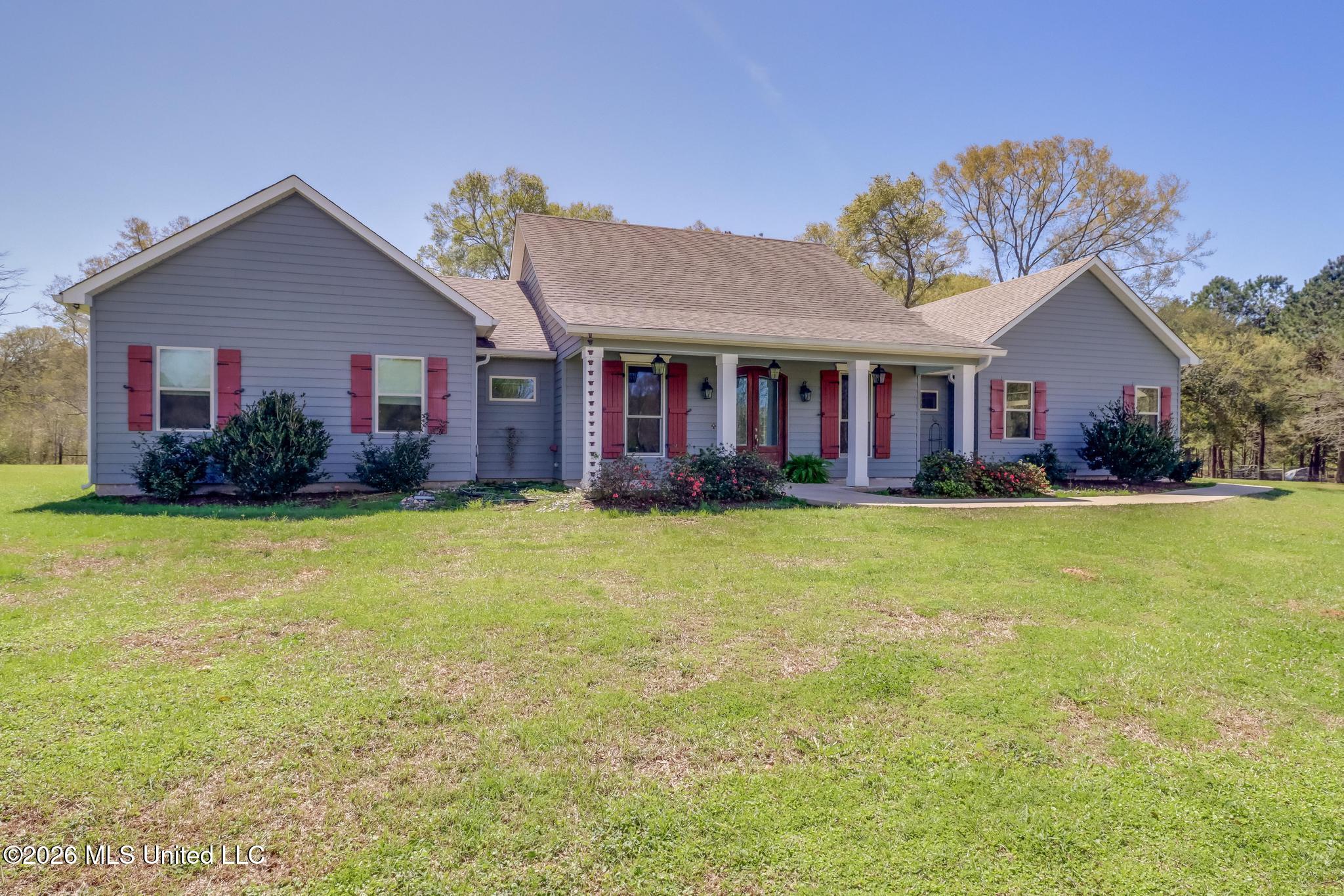195 Pinecrest Drive Property Photo 2